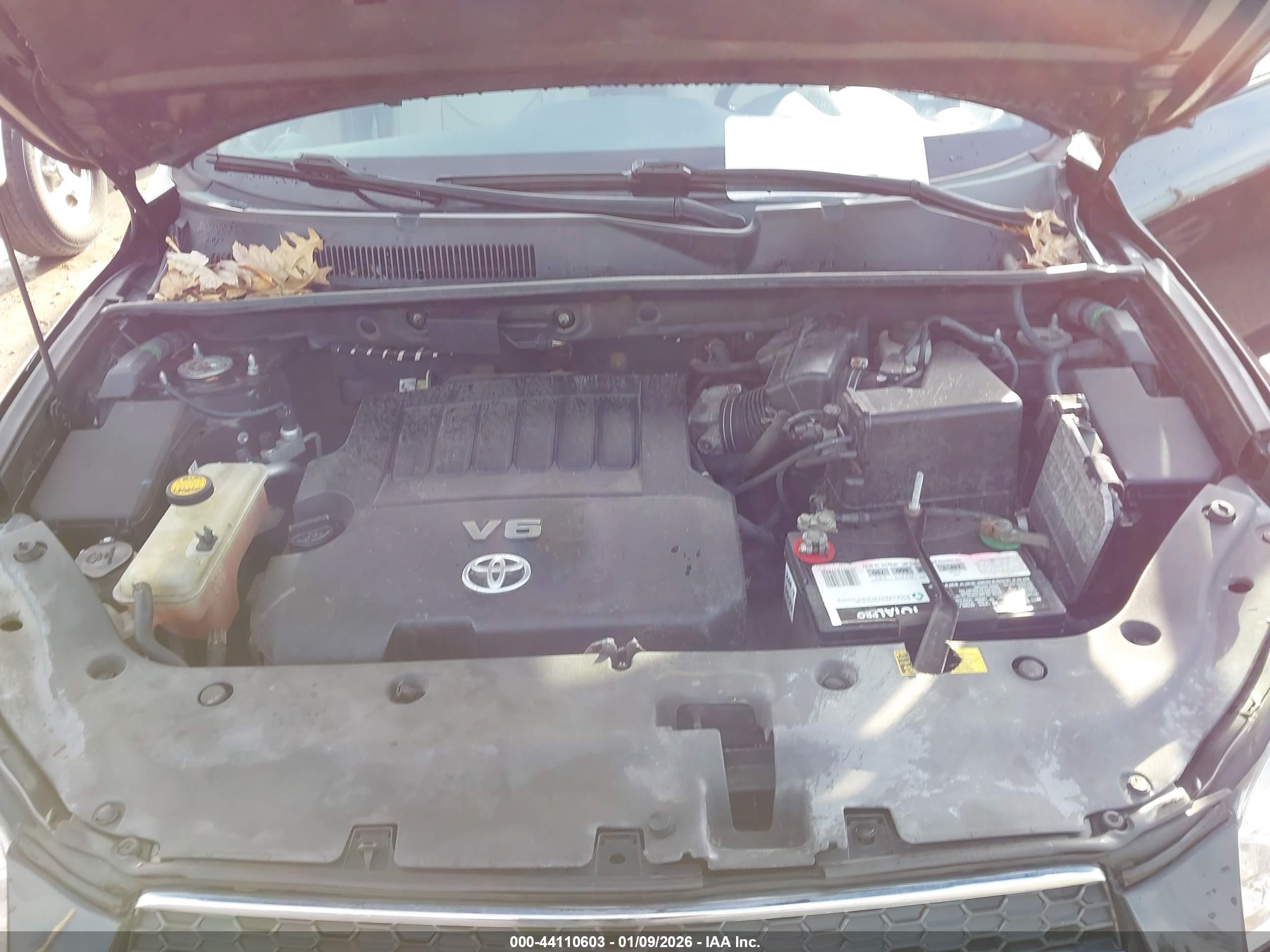 TOYOTA RAV4 image 10