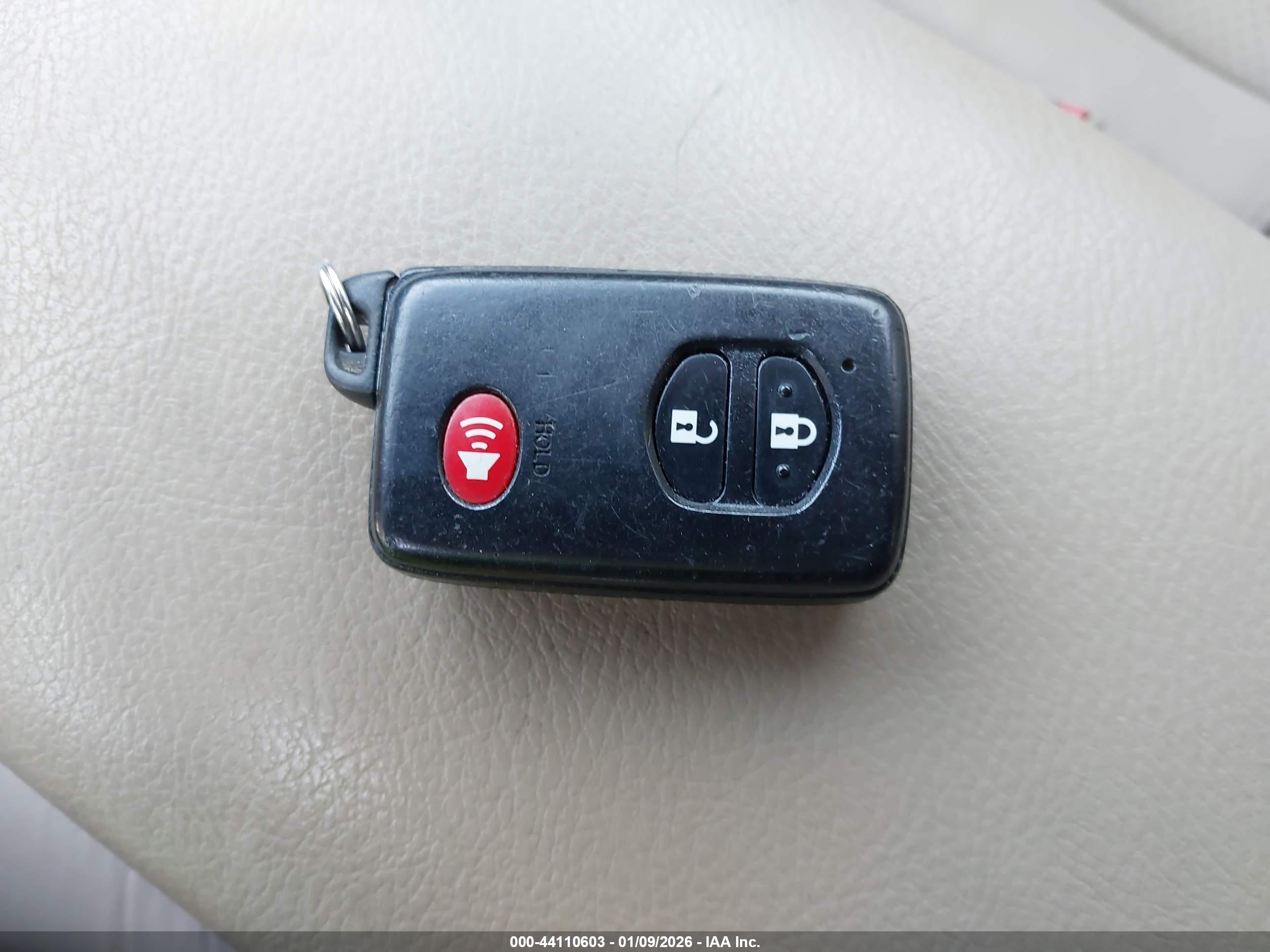 TOYOTA RAV4 image 11