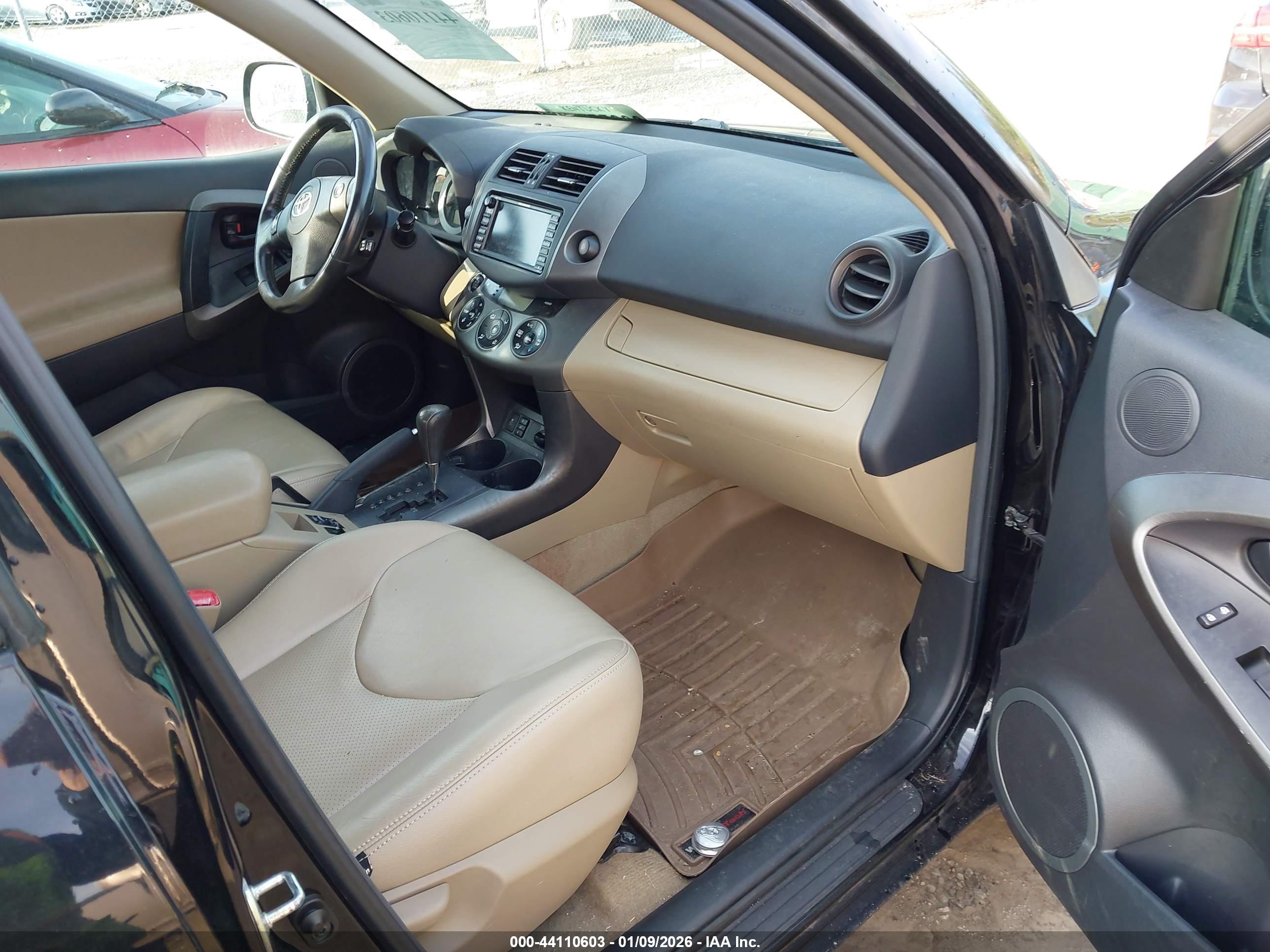 TOYOTA RAV4 image 5