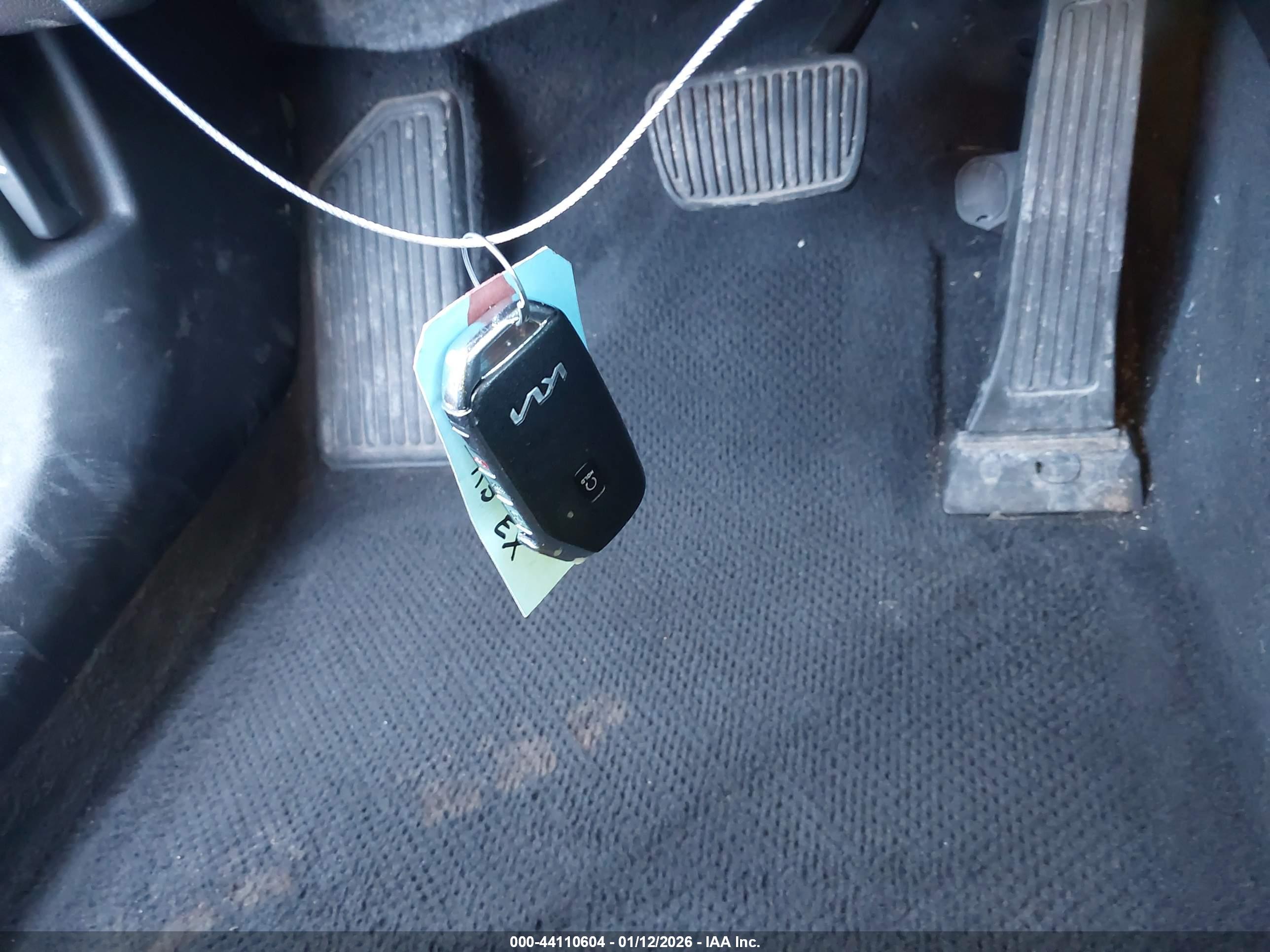 KIA K5 image 11