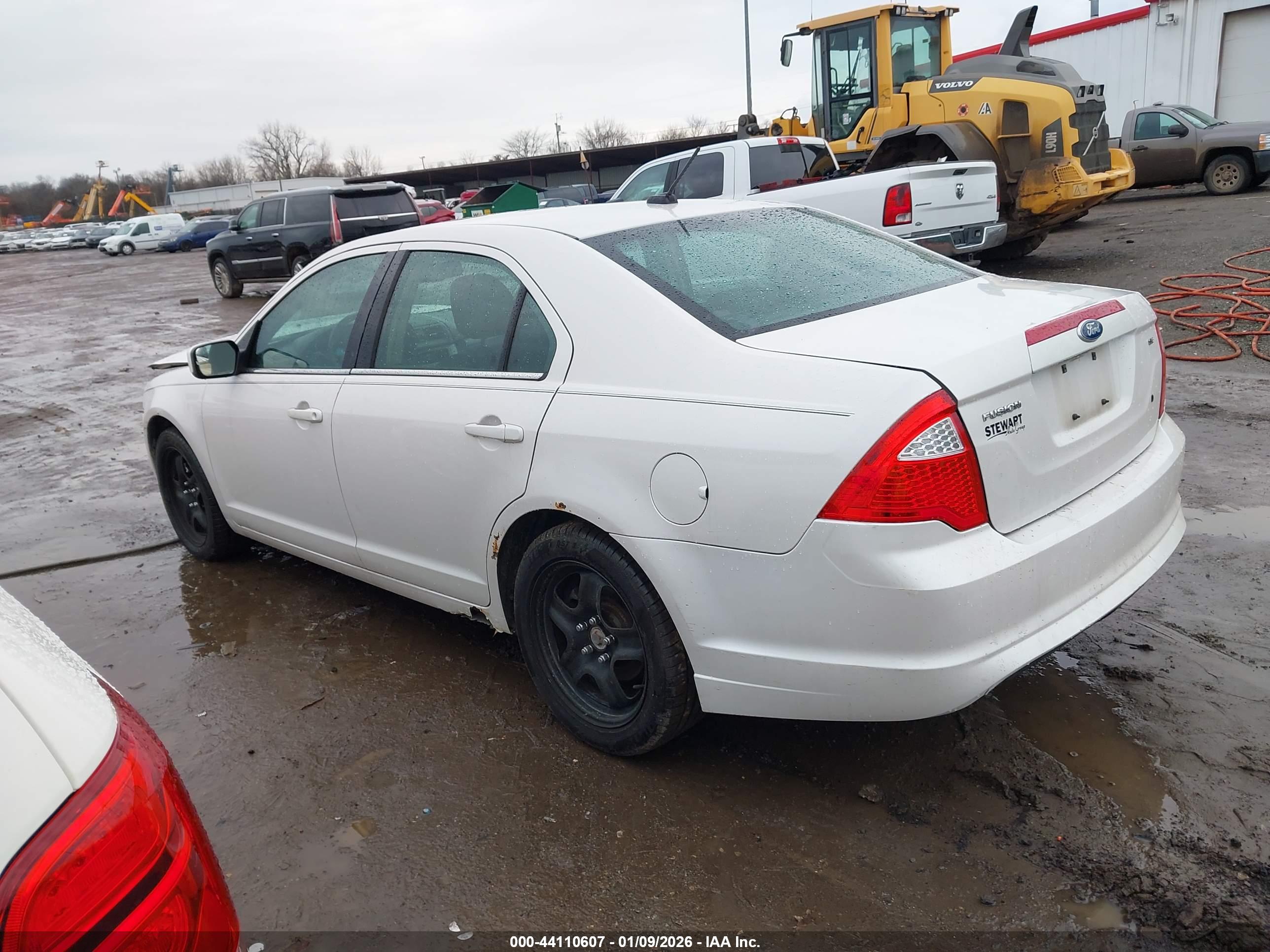 FORD FUSION image 3
