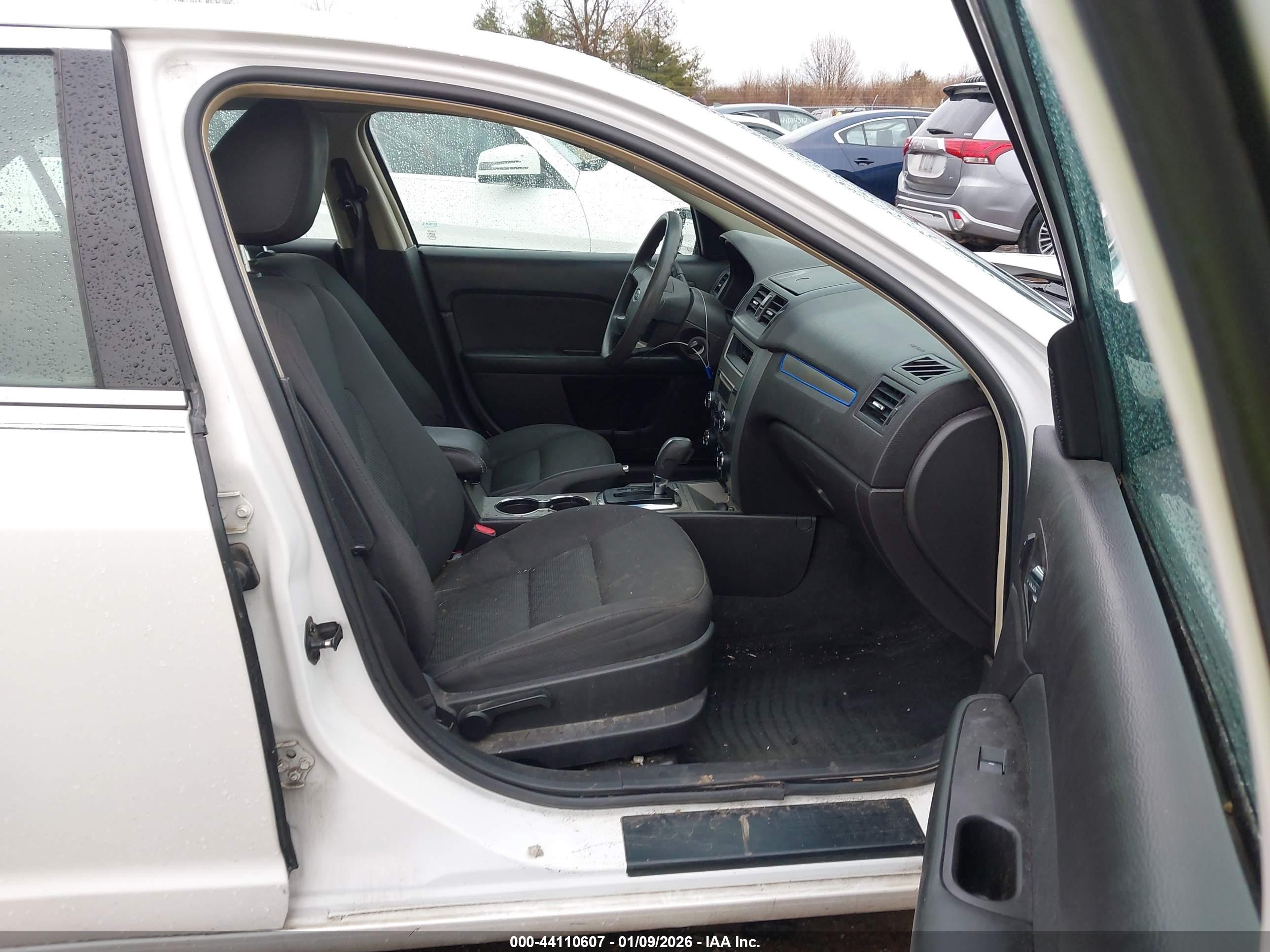 FORD FUSION image 5