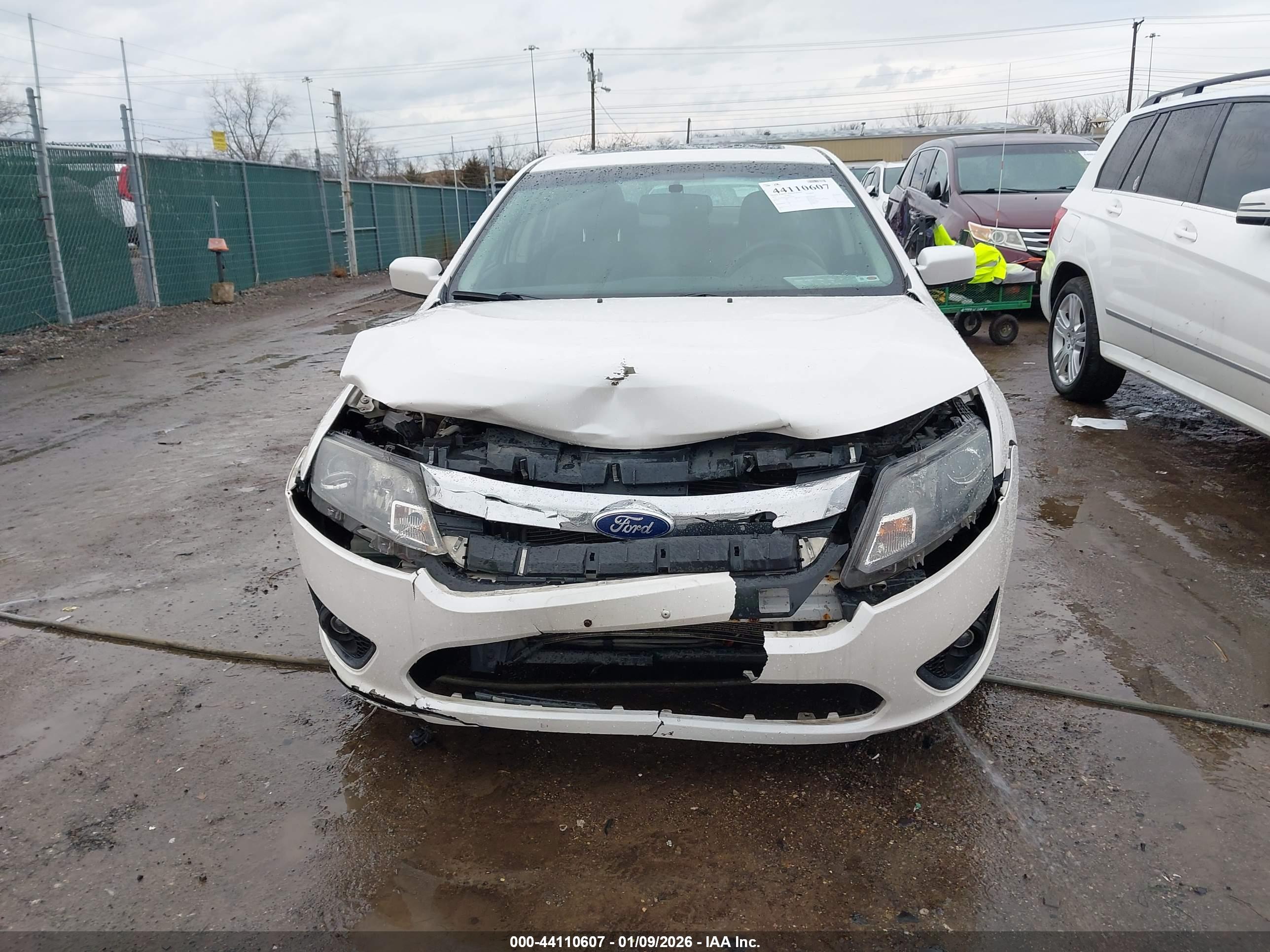 FORD FUSION image 6
