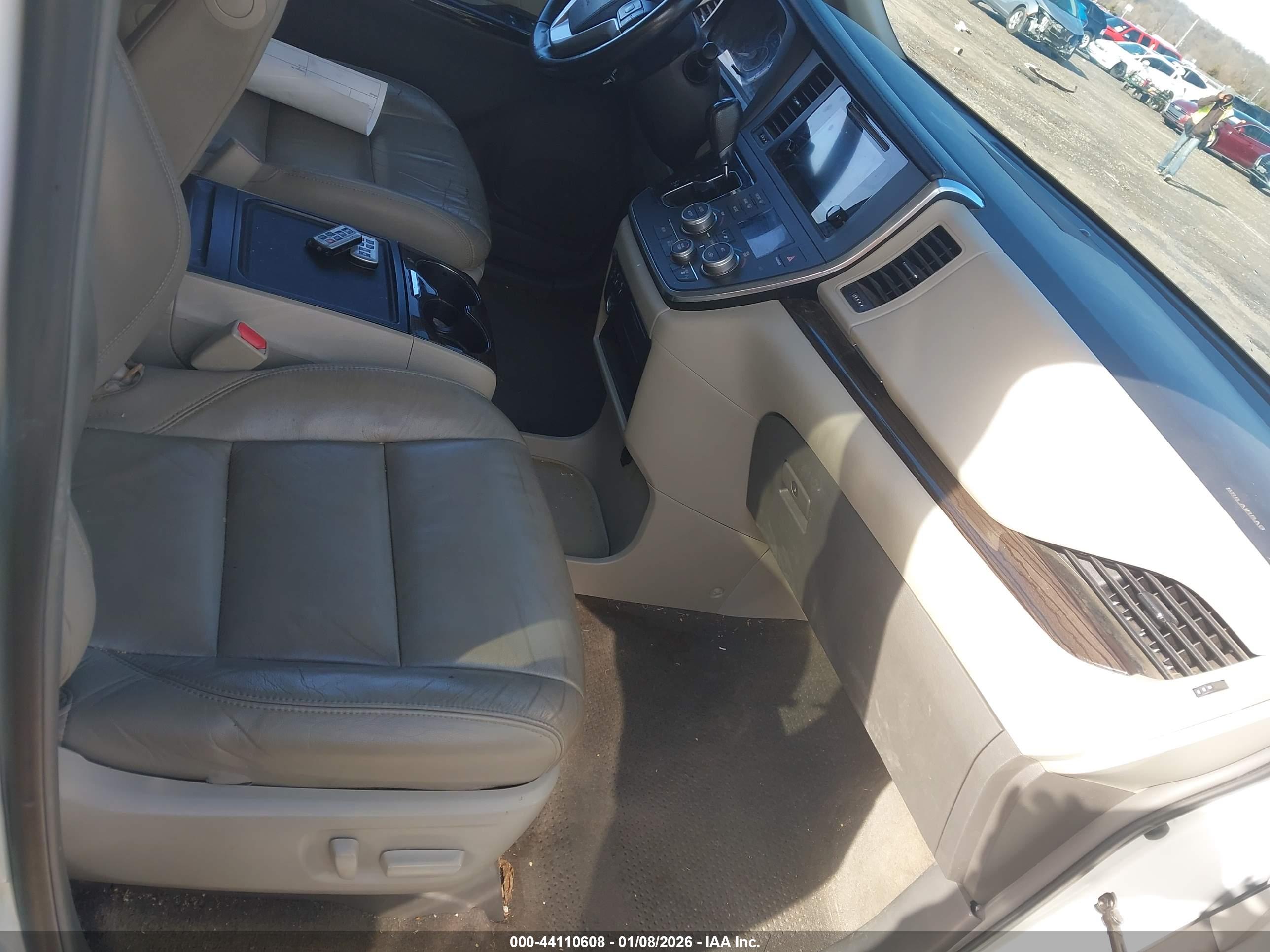 TOYOTA SIENNA image 5
