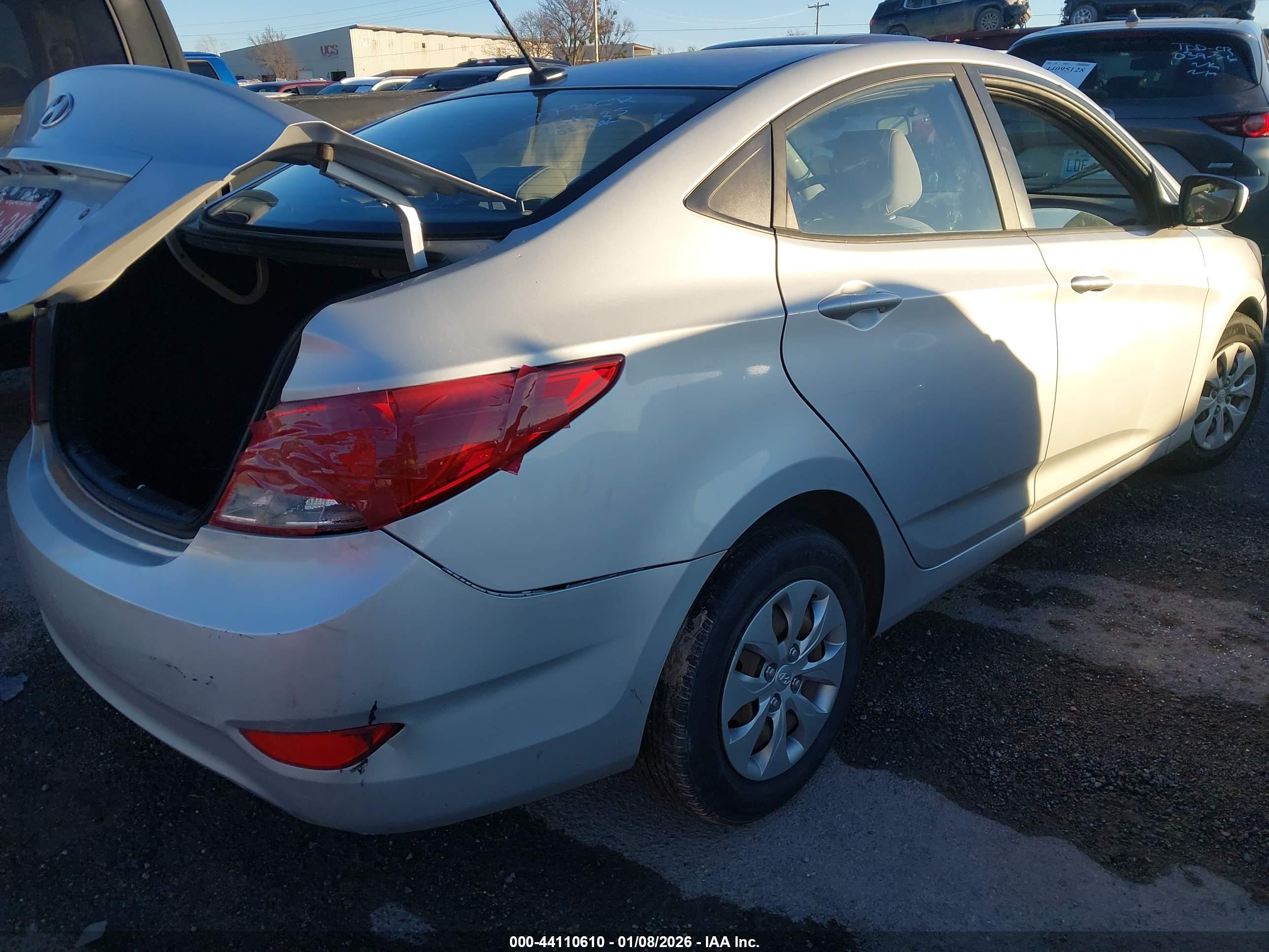 HYUNDAI ACCENT image 4