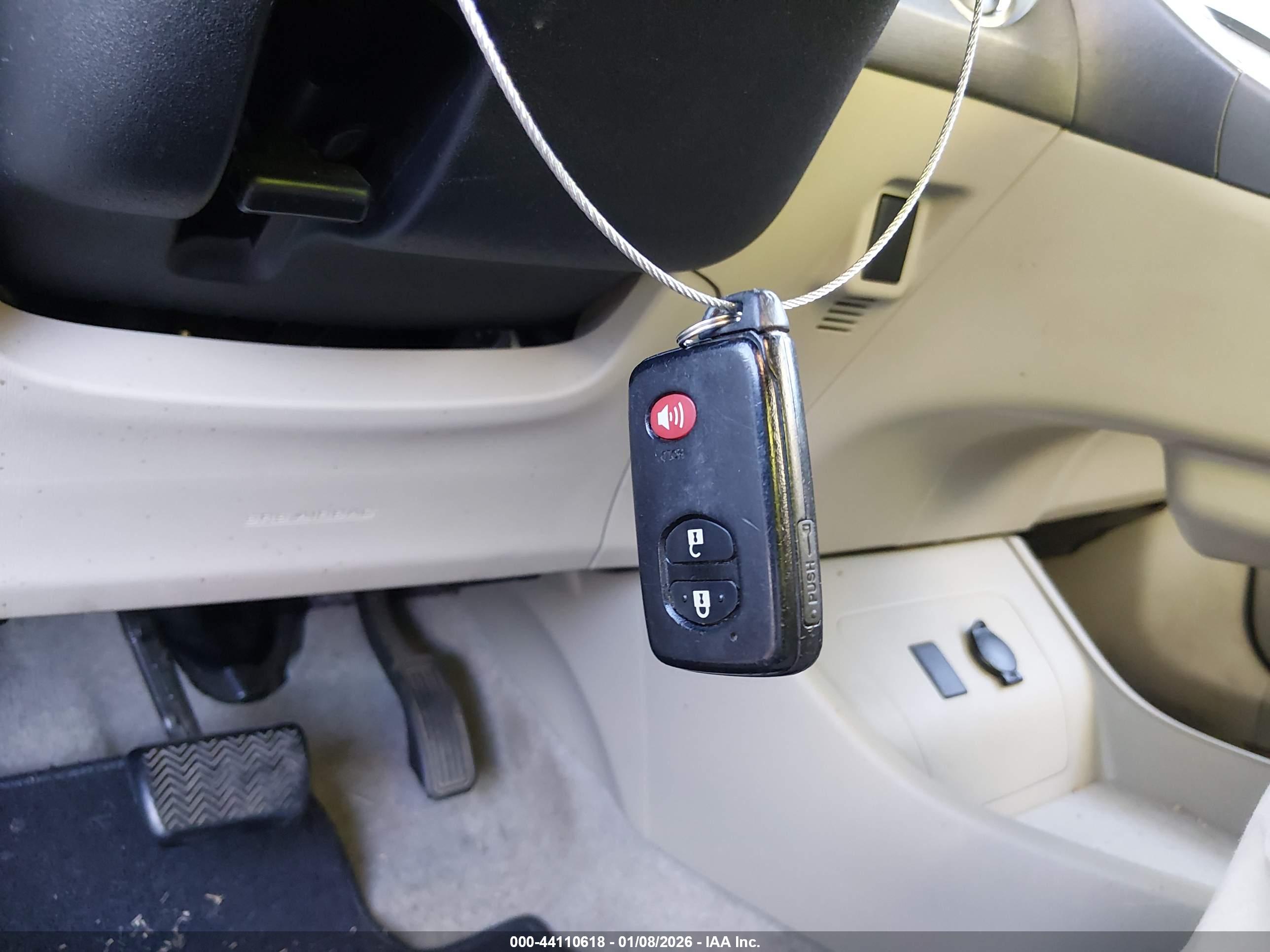 TOYOTA PRIUS image 11