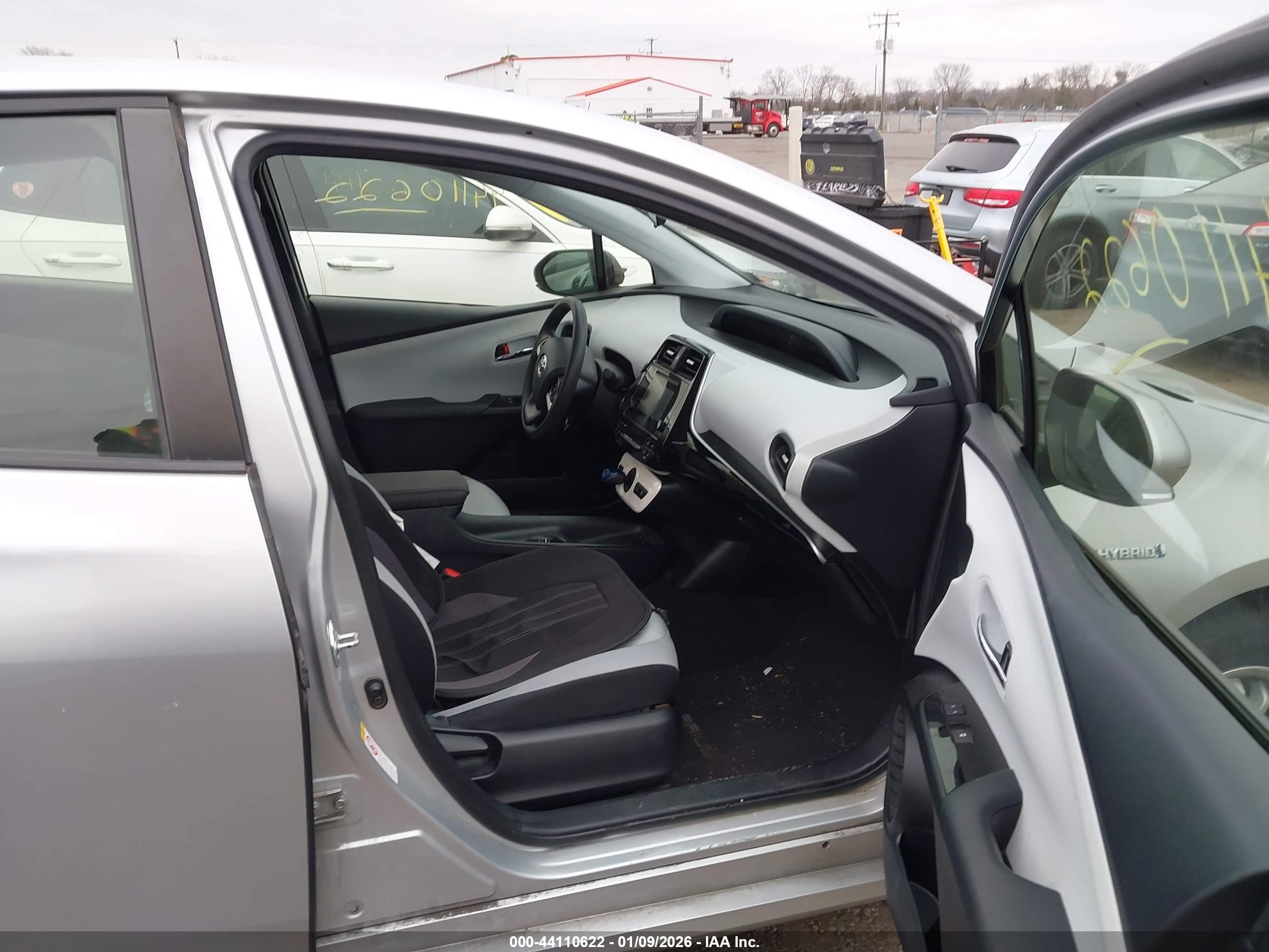 TOYOTA PRIUS image 5
