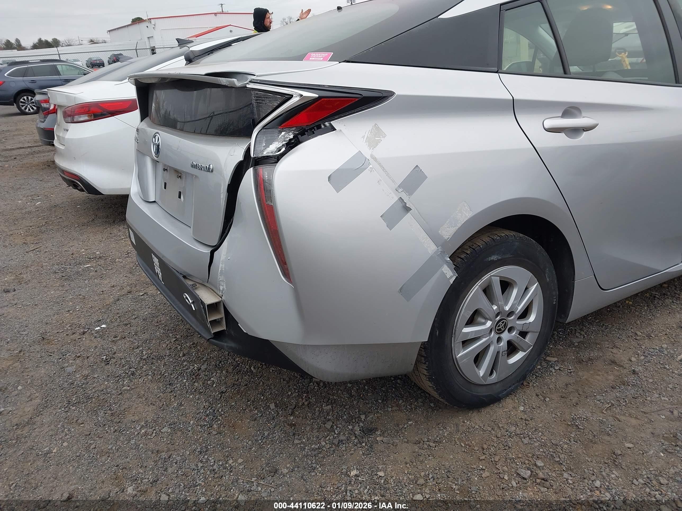 TOYOTA PRIUS image 6