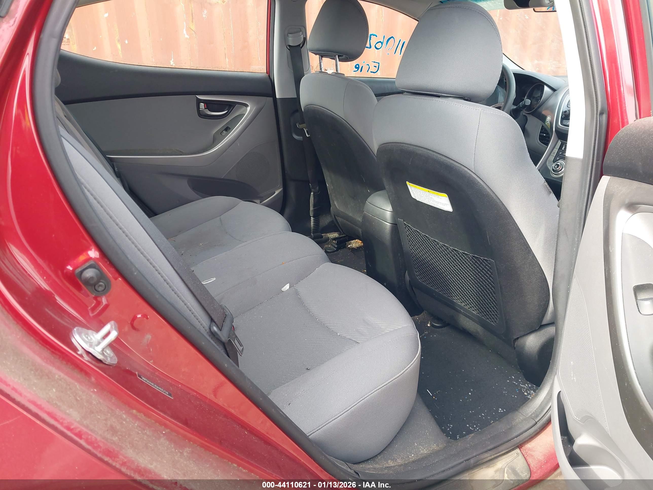HYUNDAI ELANTRA image 8