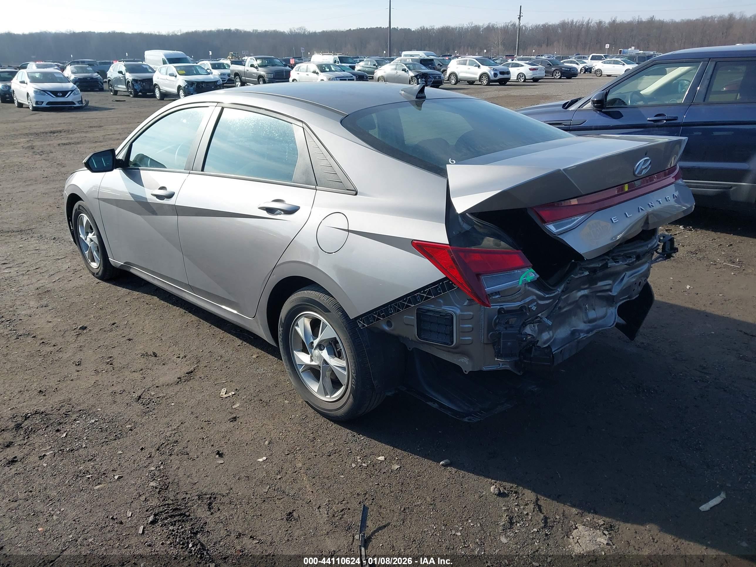 HYUNDAI ELANTRA image 3