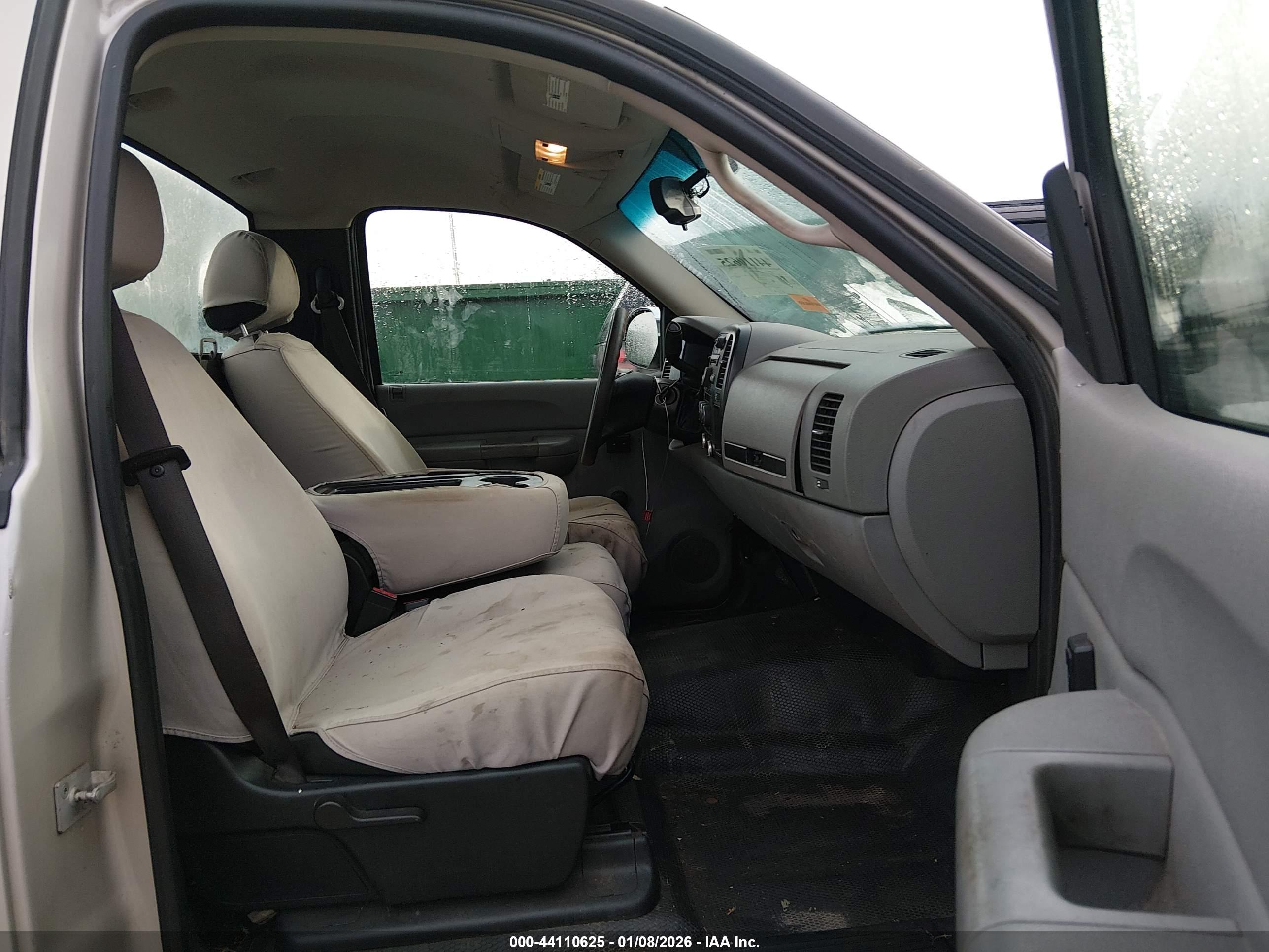 CHEVROLET SILVERADO image 5