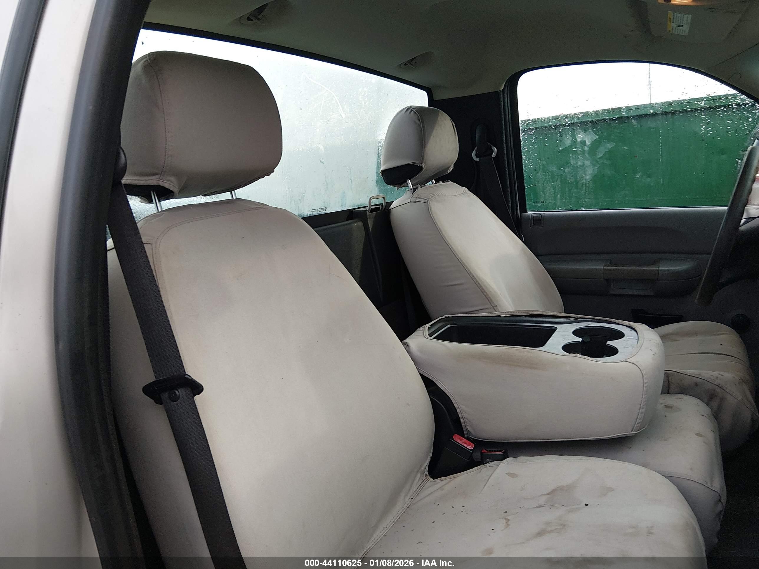 CHEVROLET SILVERADO image 8