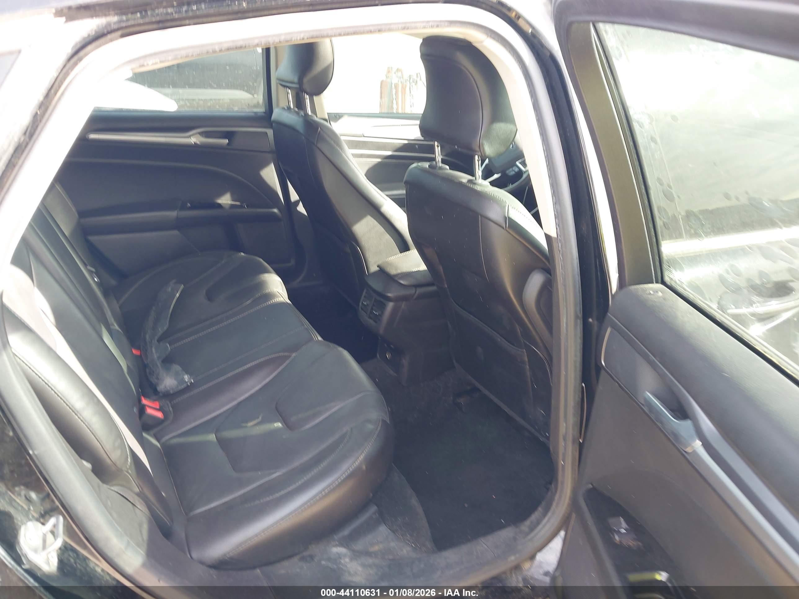 FORD FUSION image 8