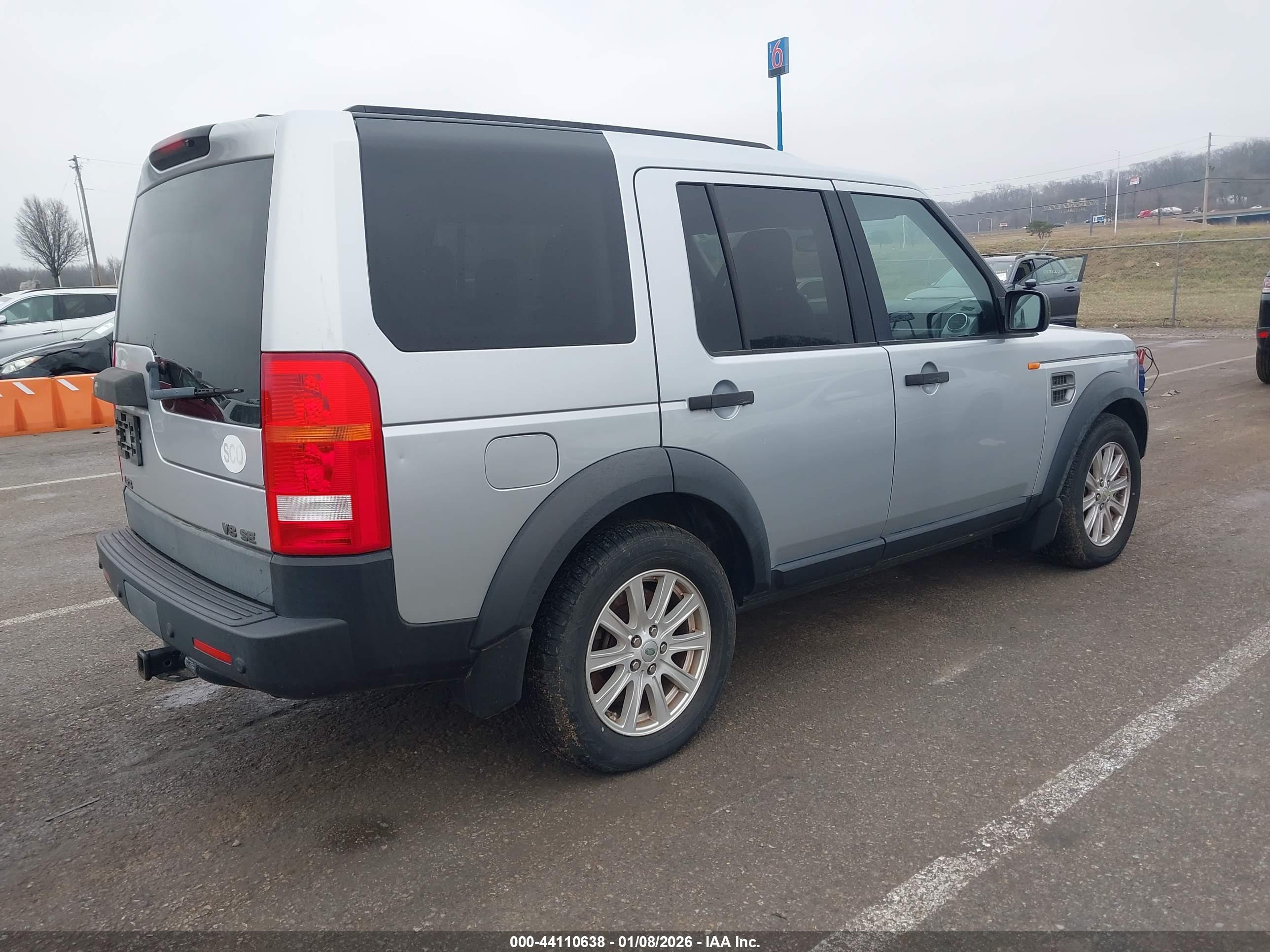 LAND ROVER image 4
