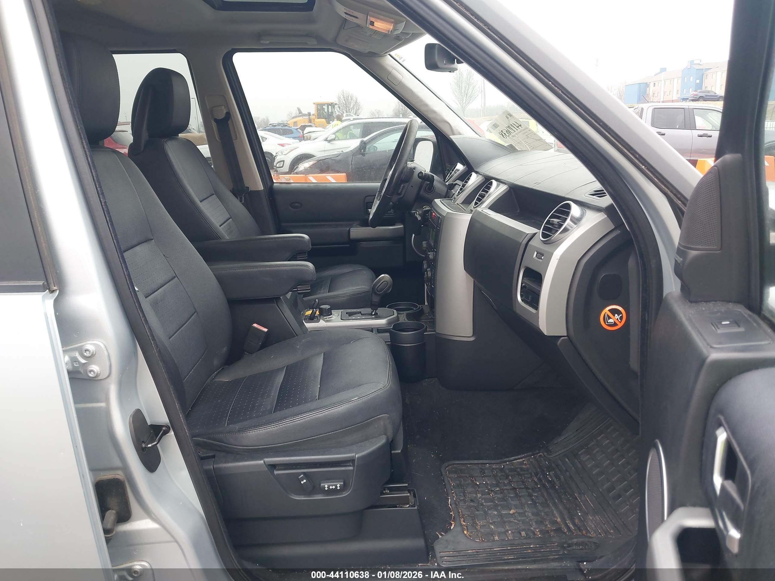 LAND ROVER image 5