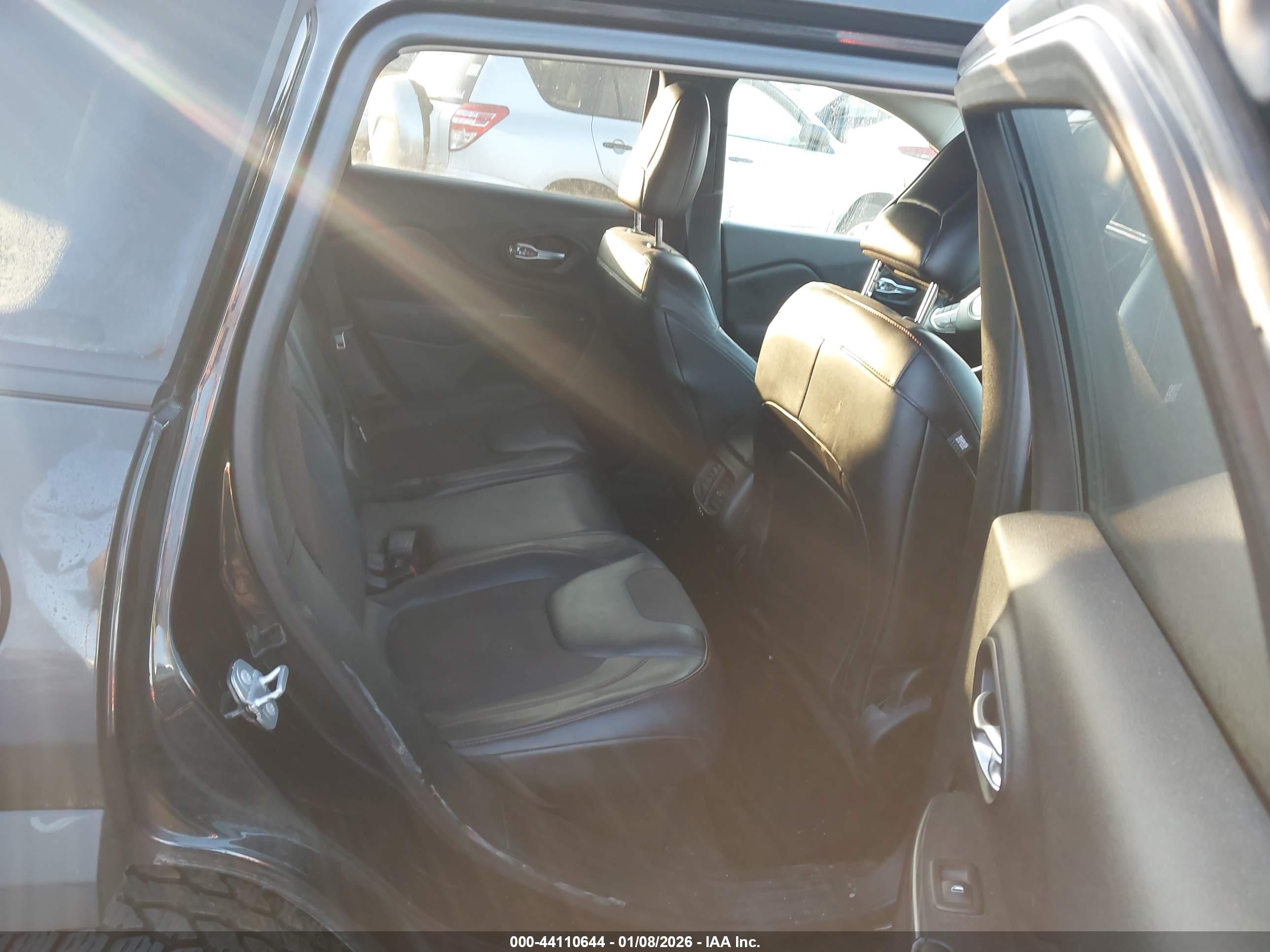 JEEP CHEROKEE image 8