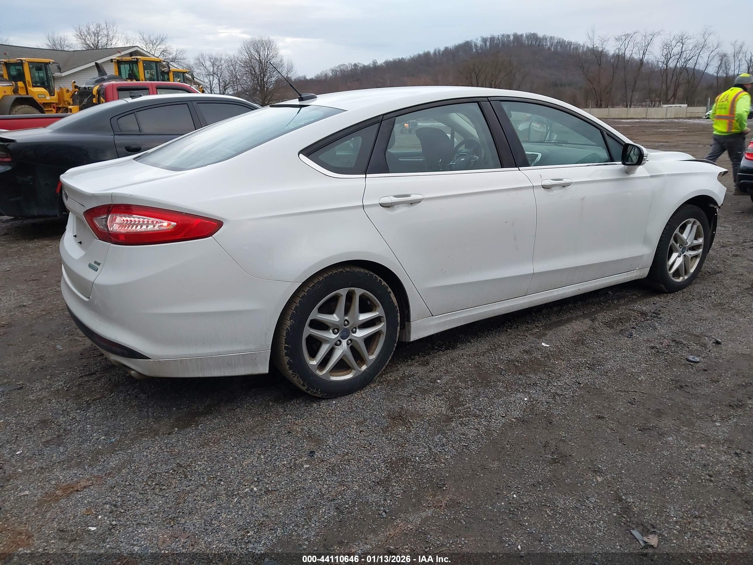 FORD FUSION image 4