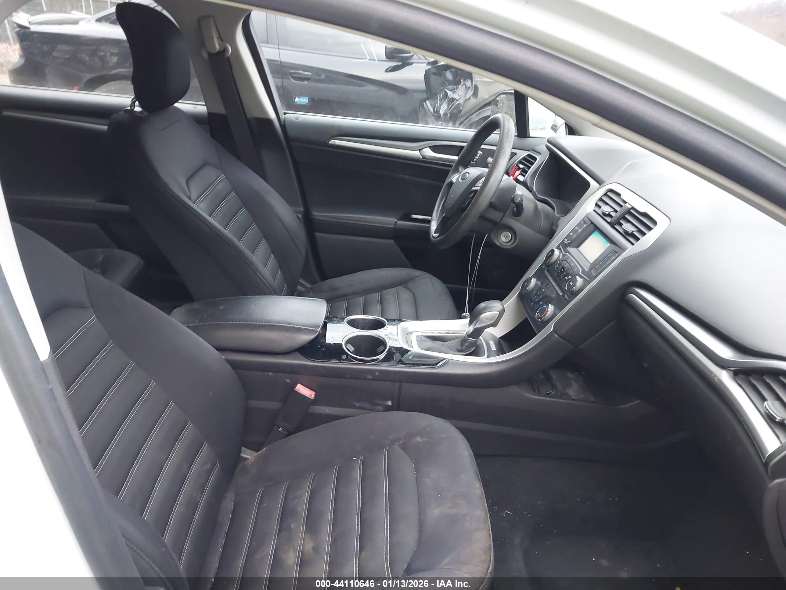FORD FUSION image 5