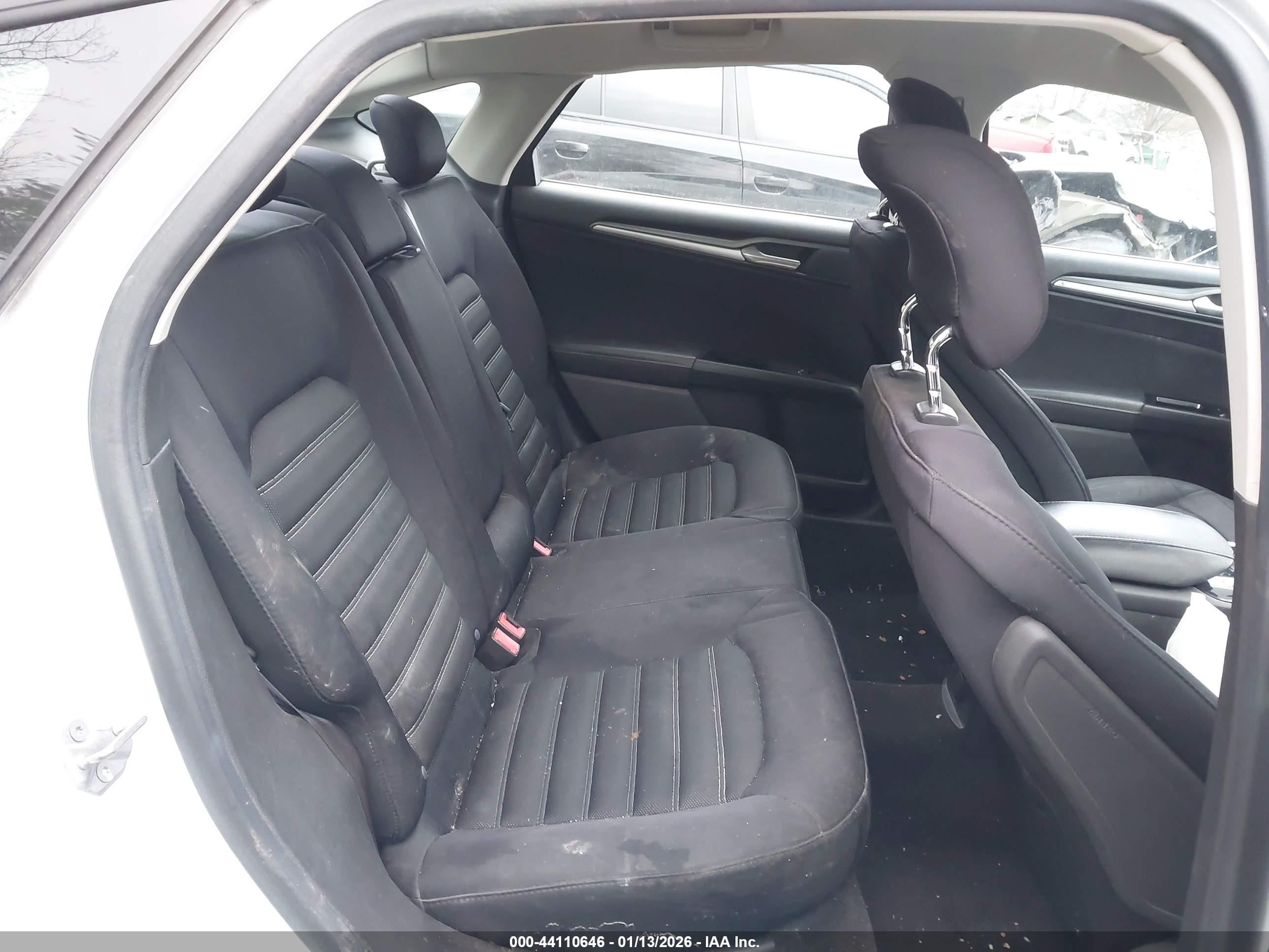 FORD FUSION image 8