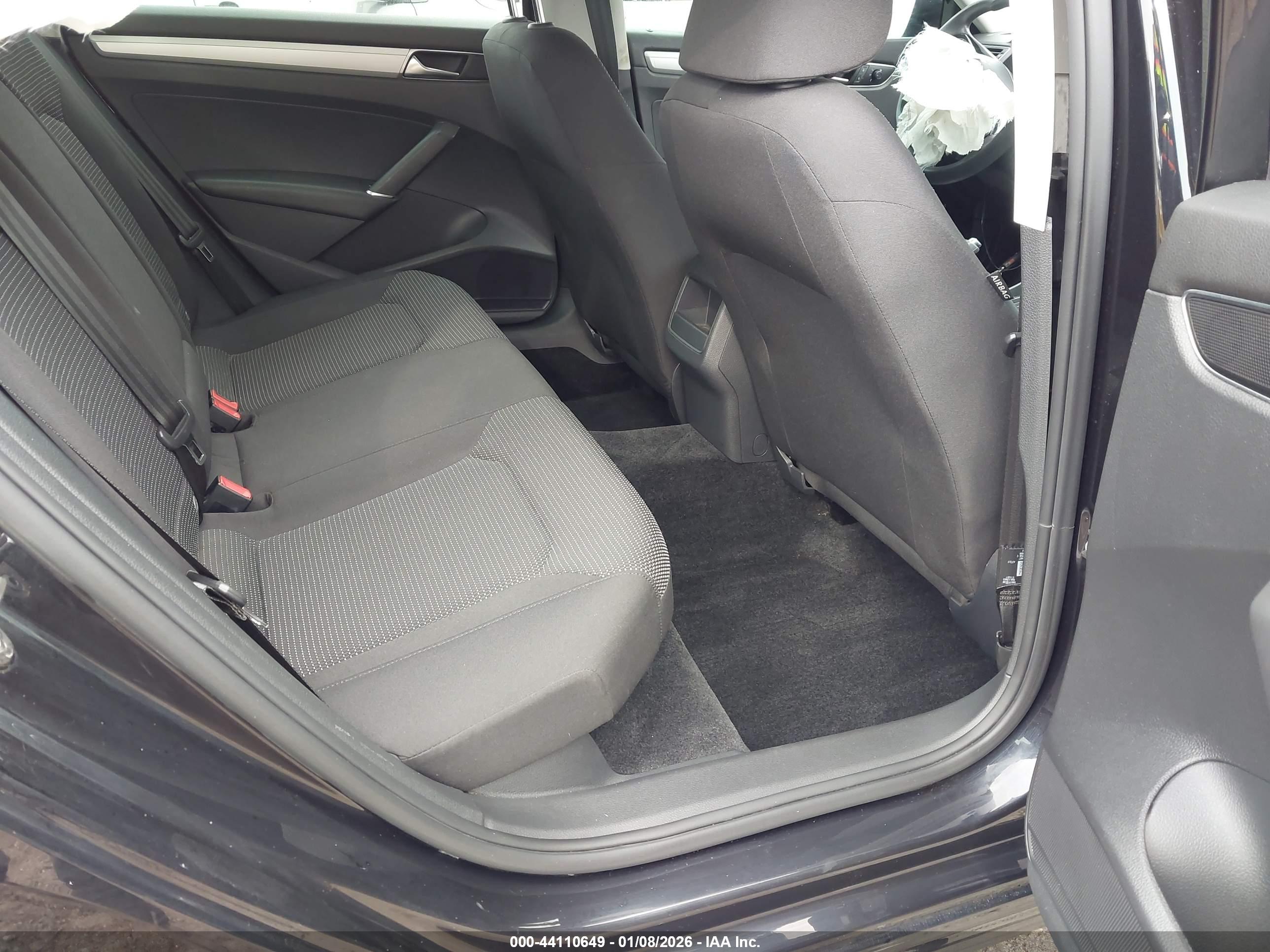 VOLKSWAGEN PASSAT image 8