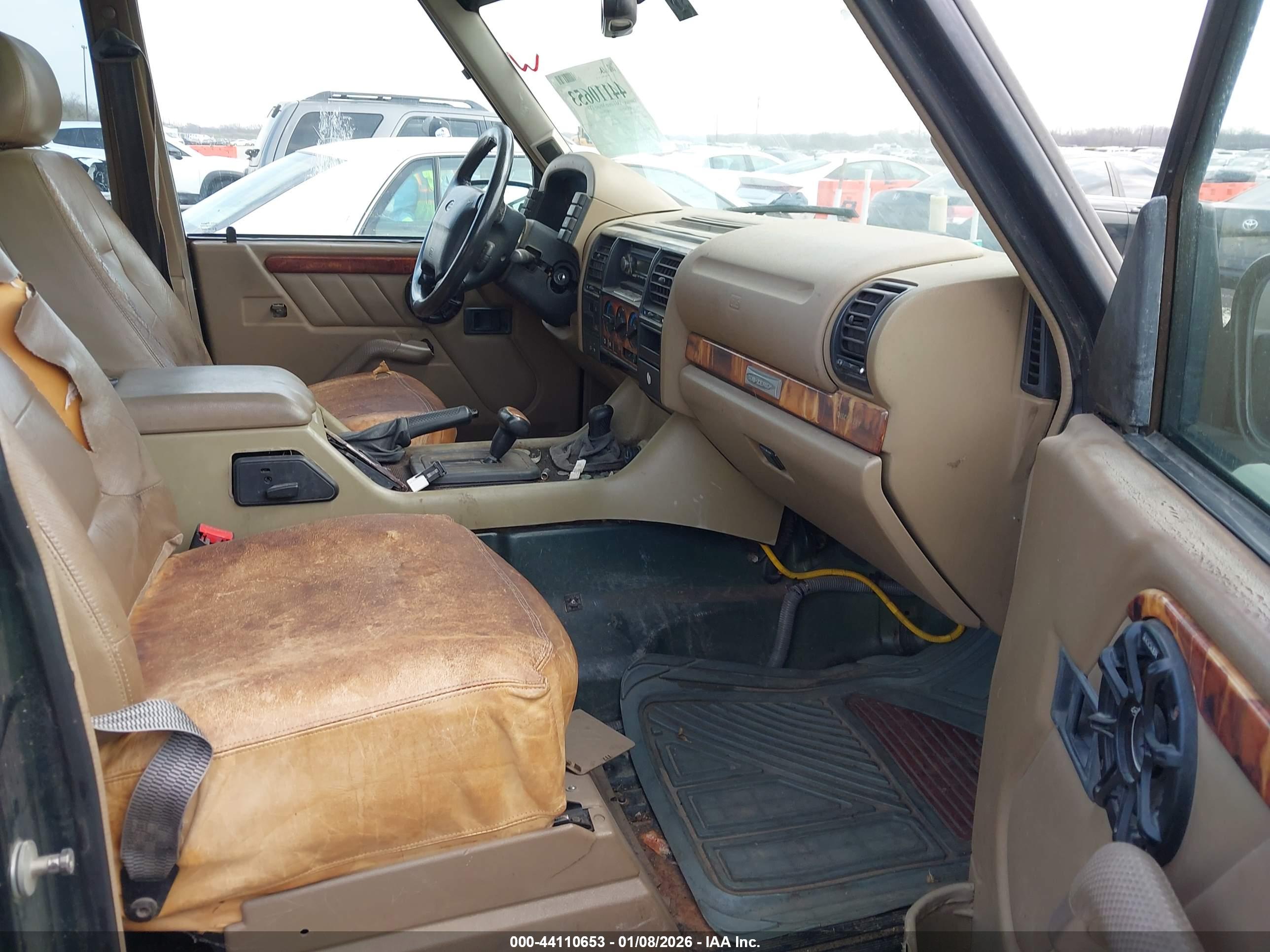 LAND ROVER image 5