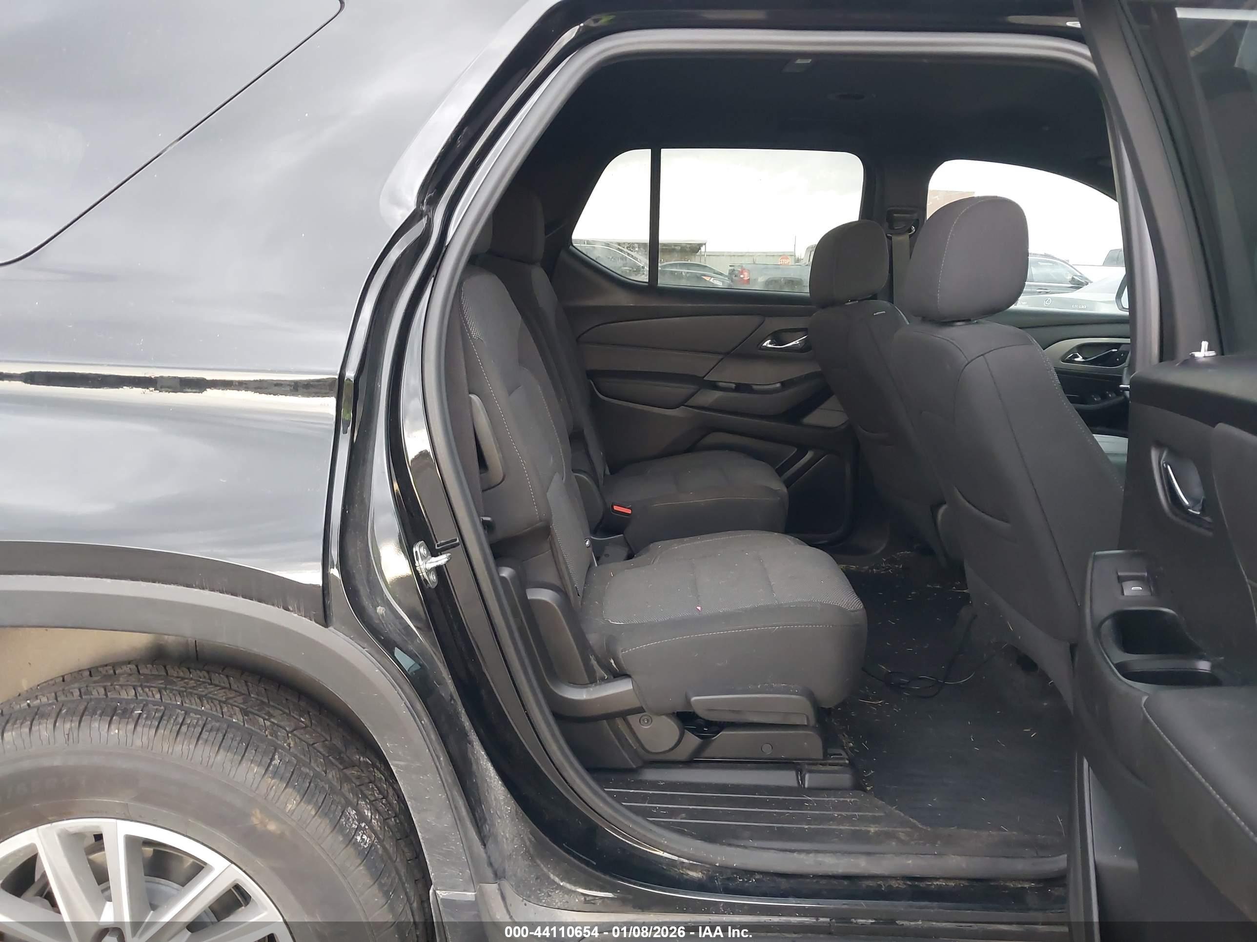 CHEVROLET TRAVERSE image 8