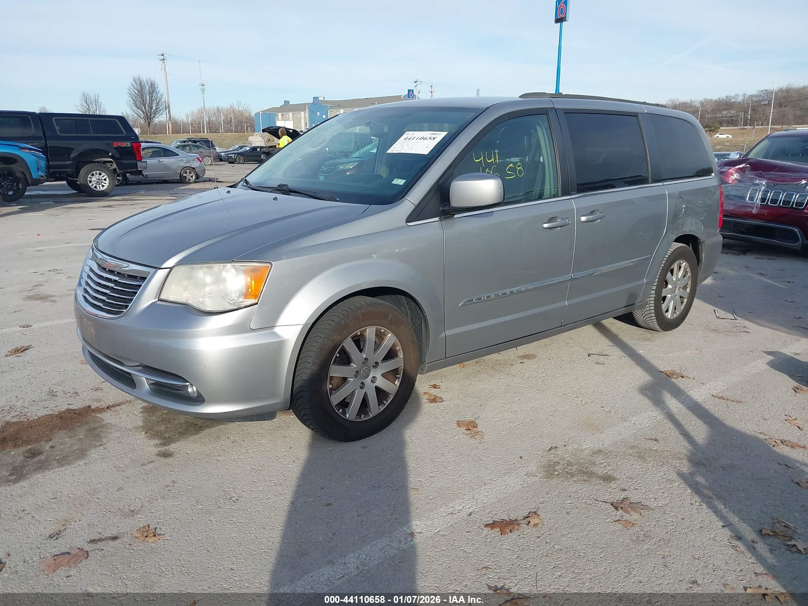 CHRYSLER TOWN image 2