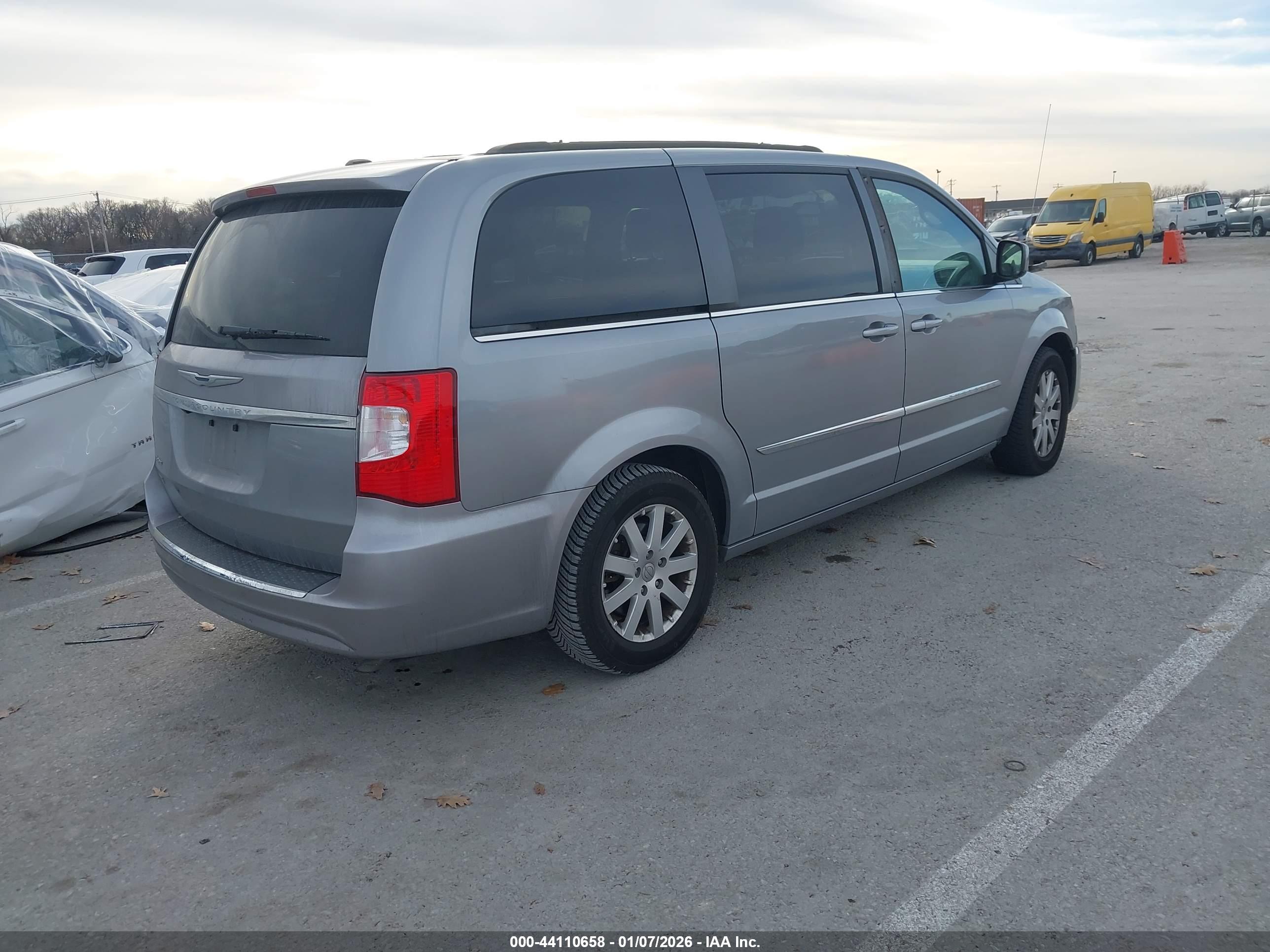 CHRYSLER TOWN image 4