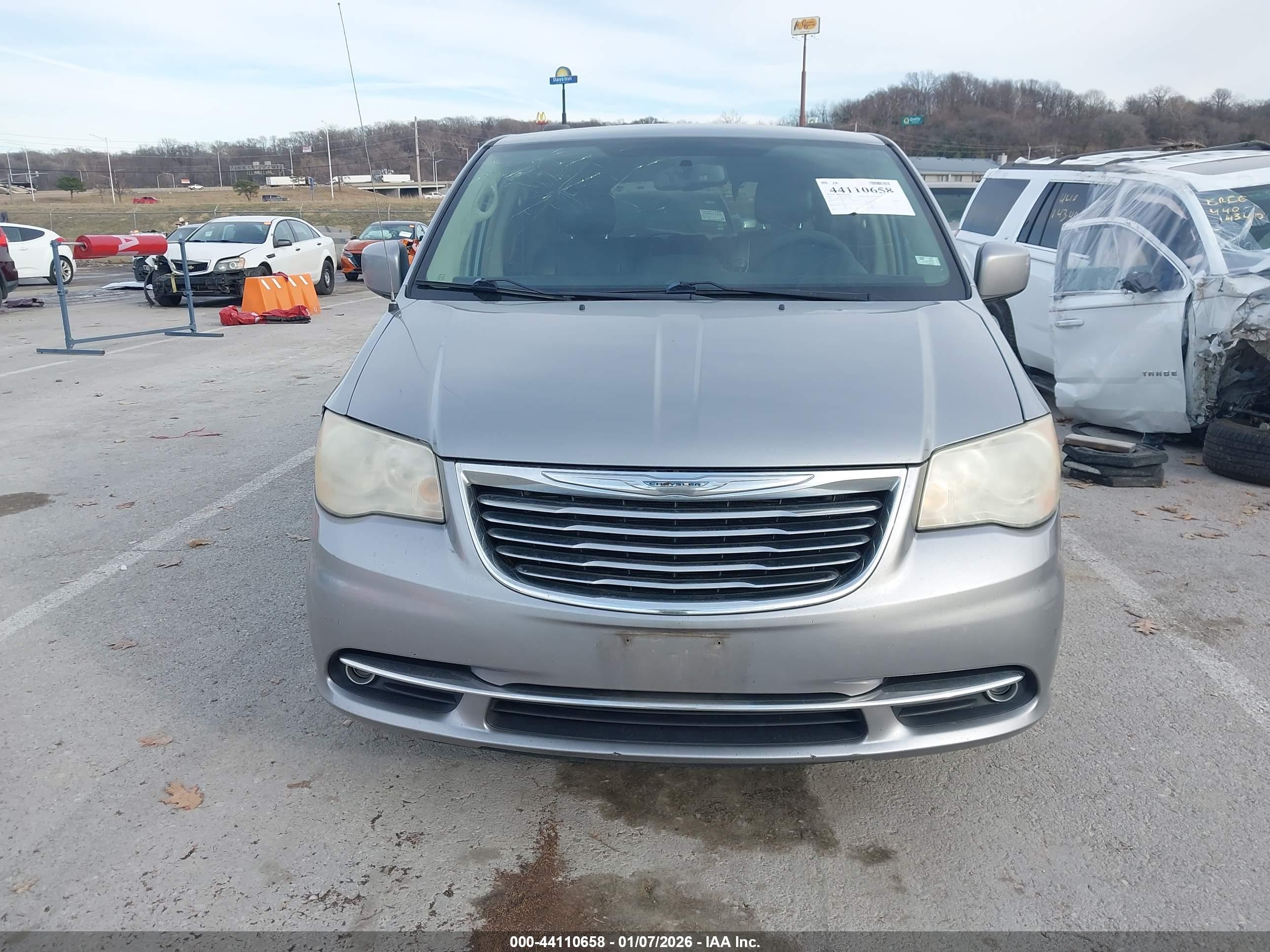 CHRYSLER TOWN image 6