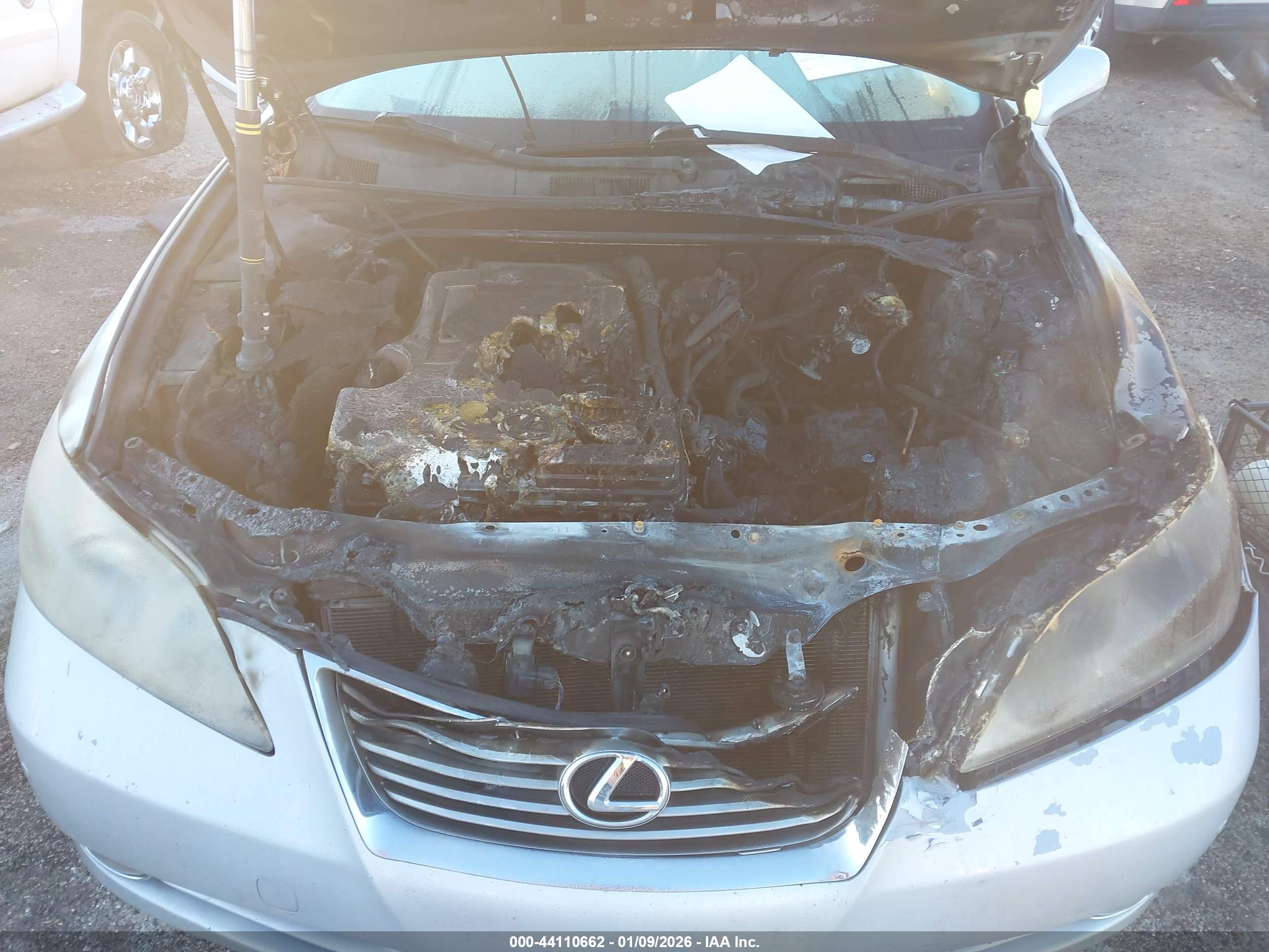 LEXUS ES image 10
