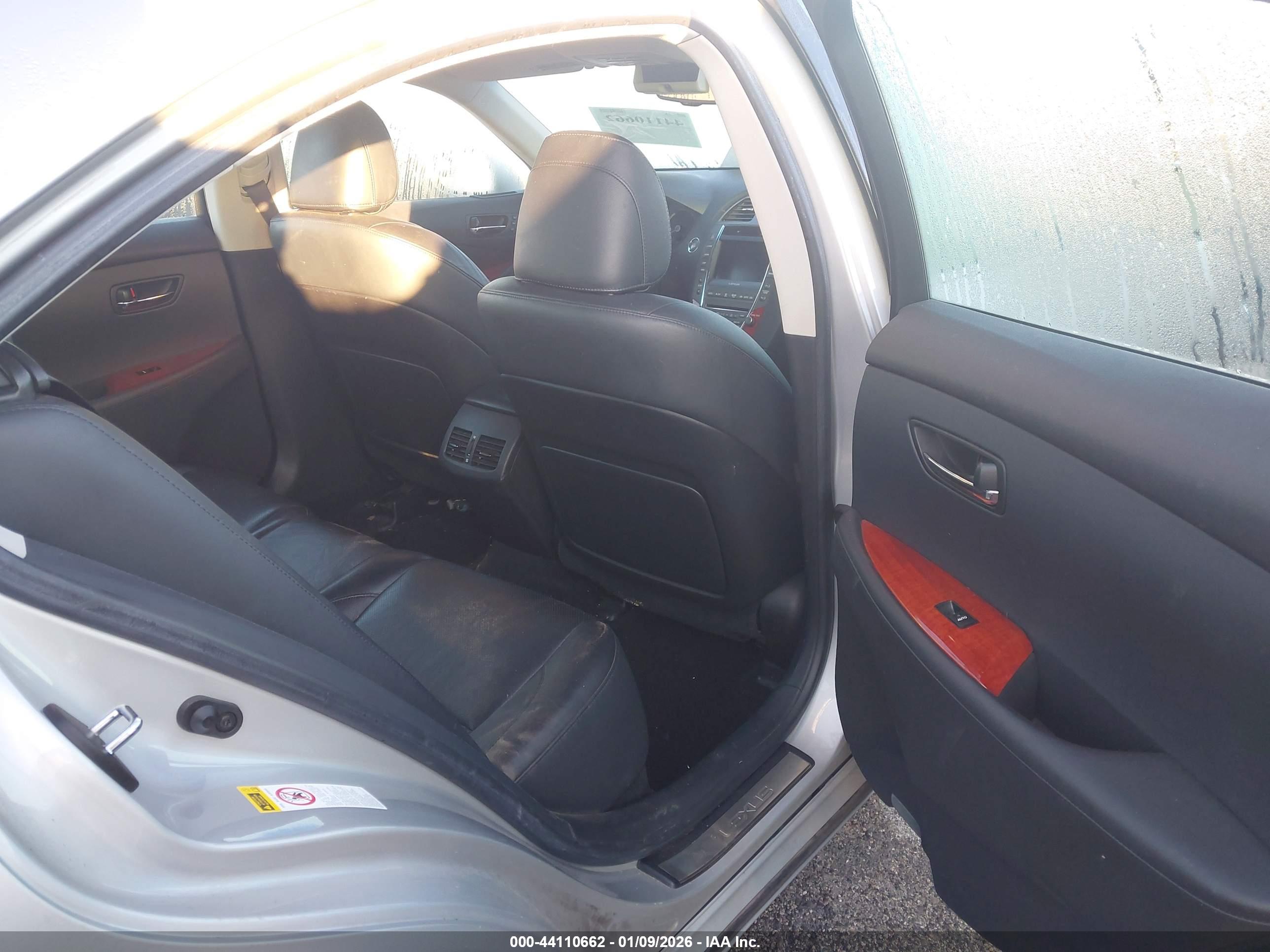 LEXUS ES image 8