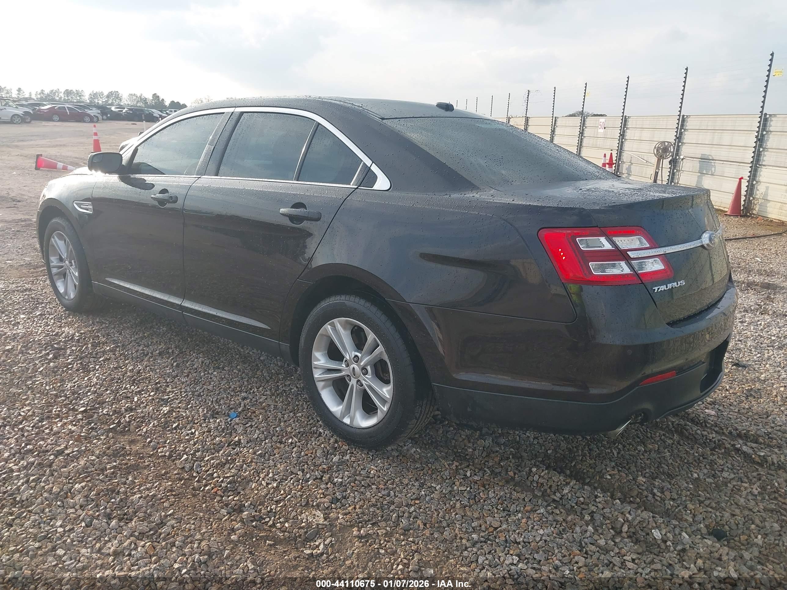 FORD TAURUS image 3