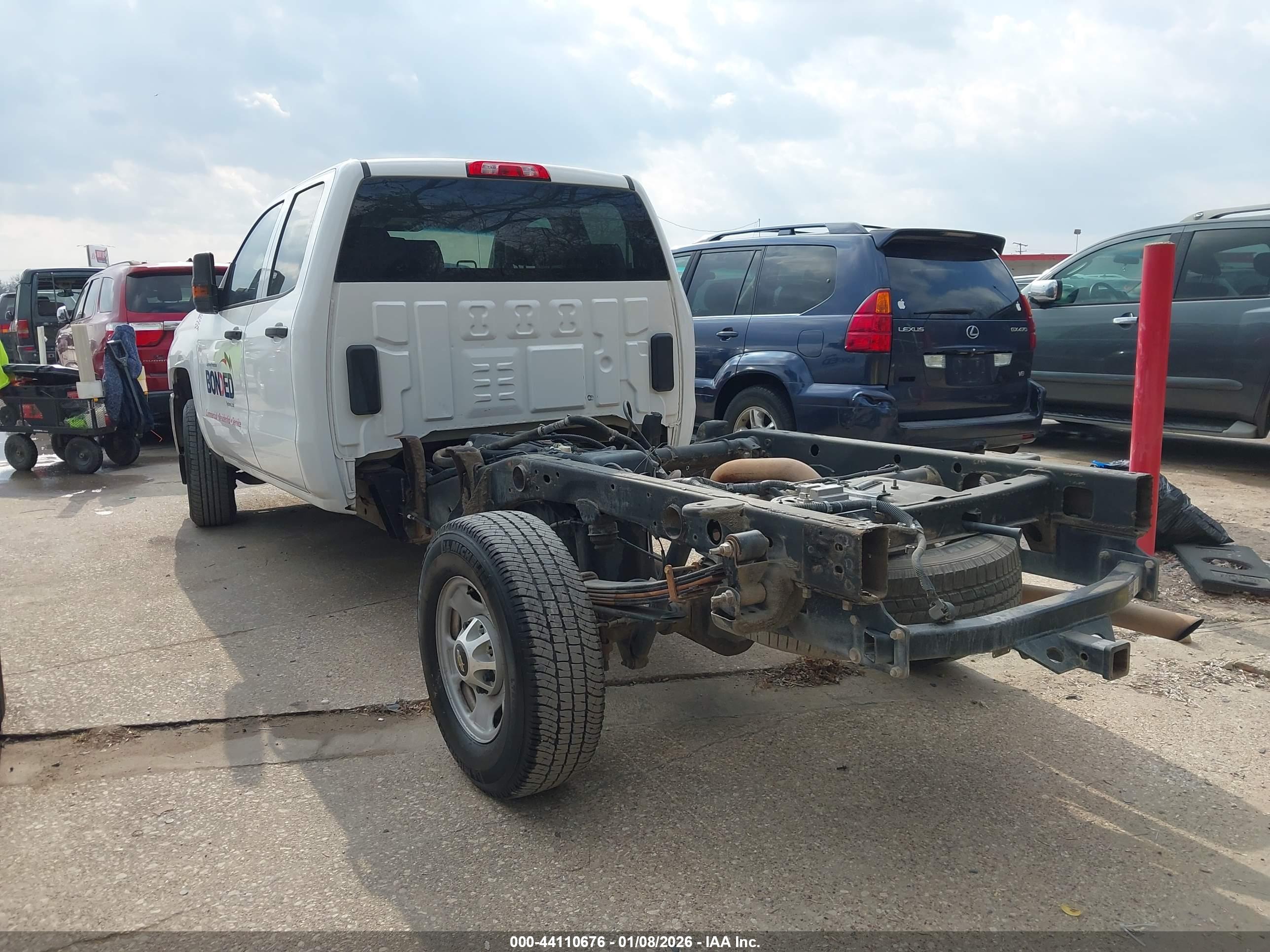 CHEVROLET SILVERADO image 3