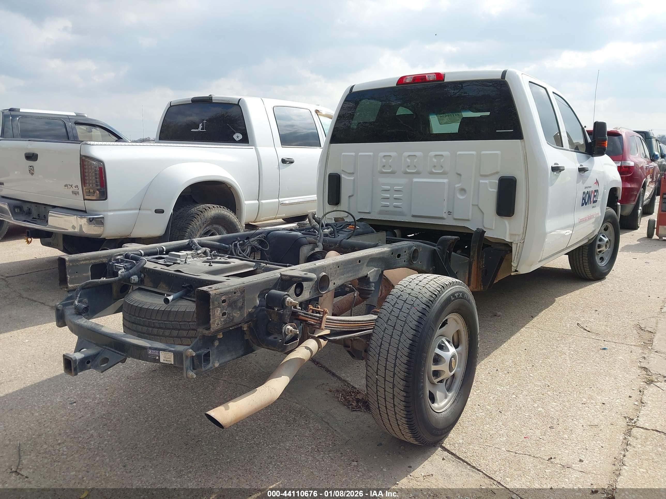 CHEVROLET SILVERADO image 4