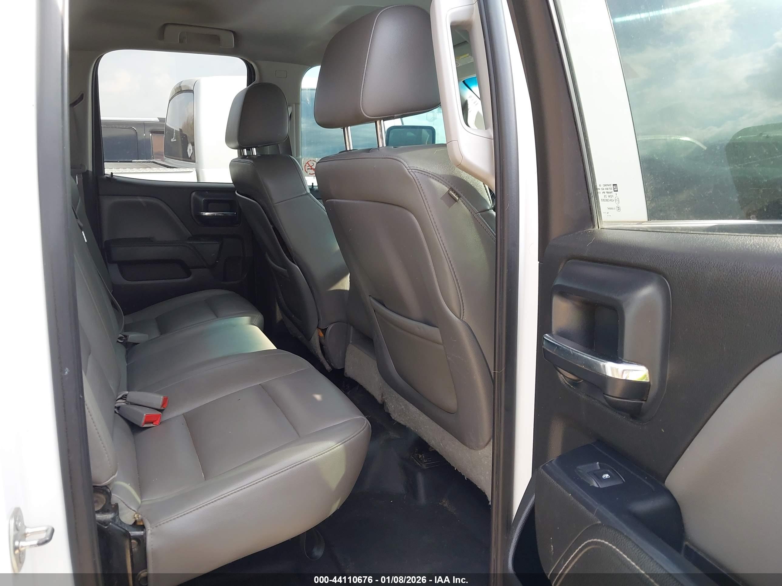 CHEVROLET SILVERADO image 8