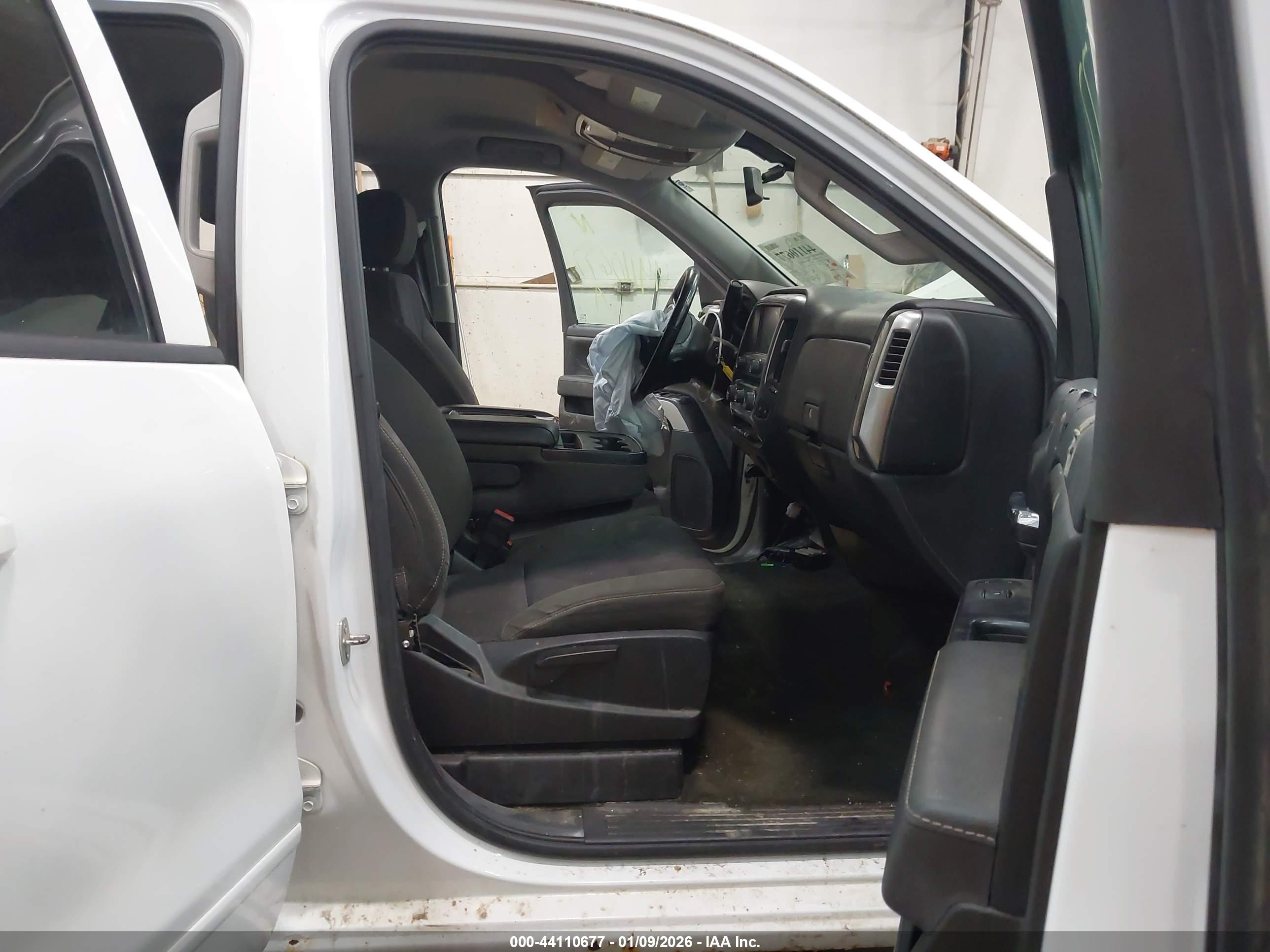 CHEVROLET SILVERADO image 5