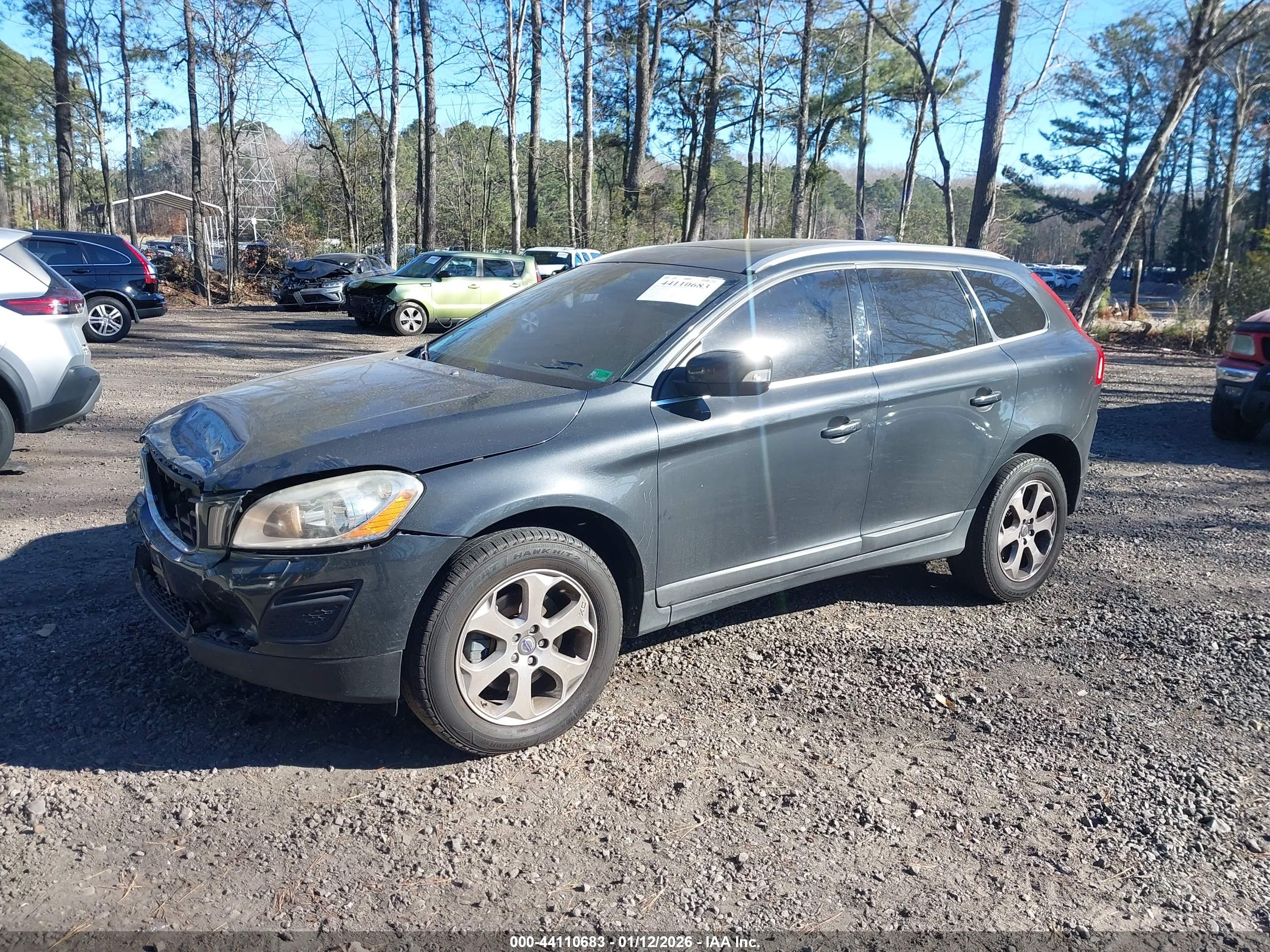 VOLVO XC60 image 2