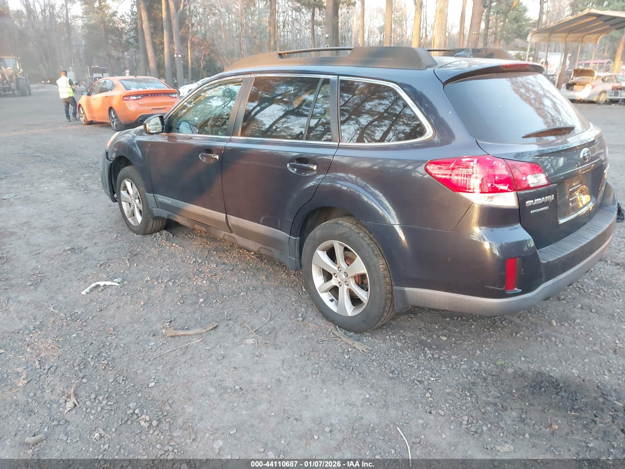 SUBARU OUTBACK image 3