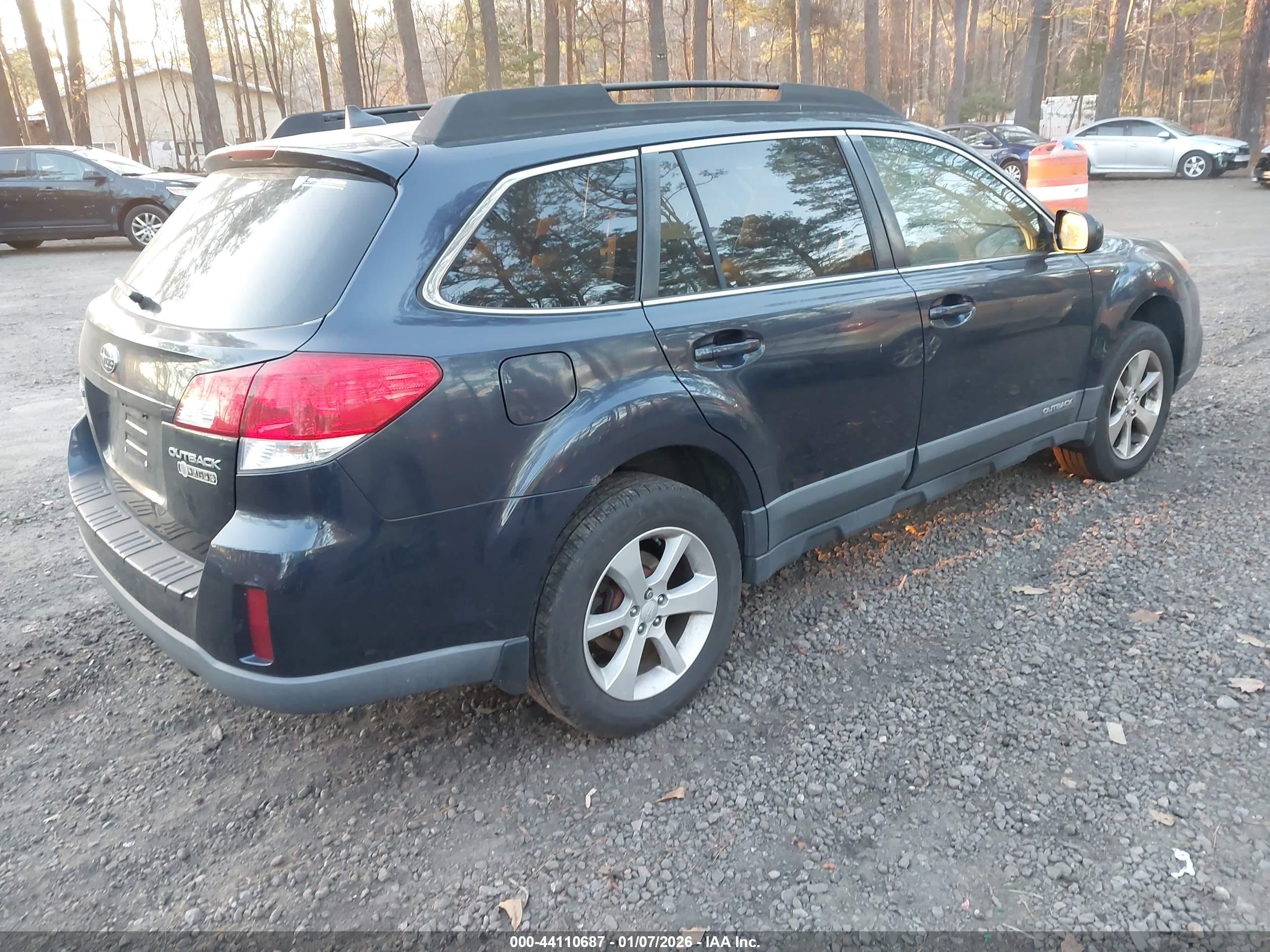 SUBARU OUTBACK image 4
