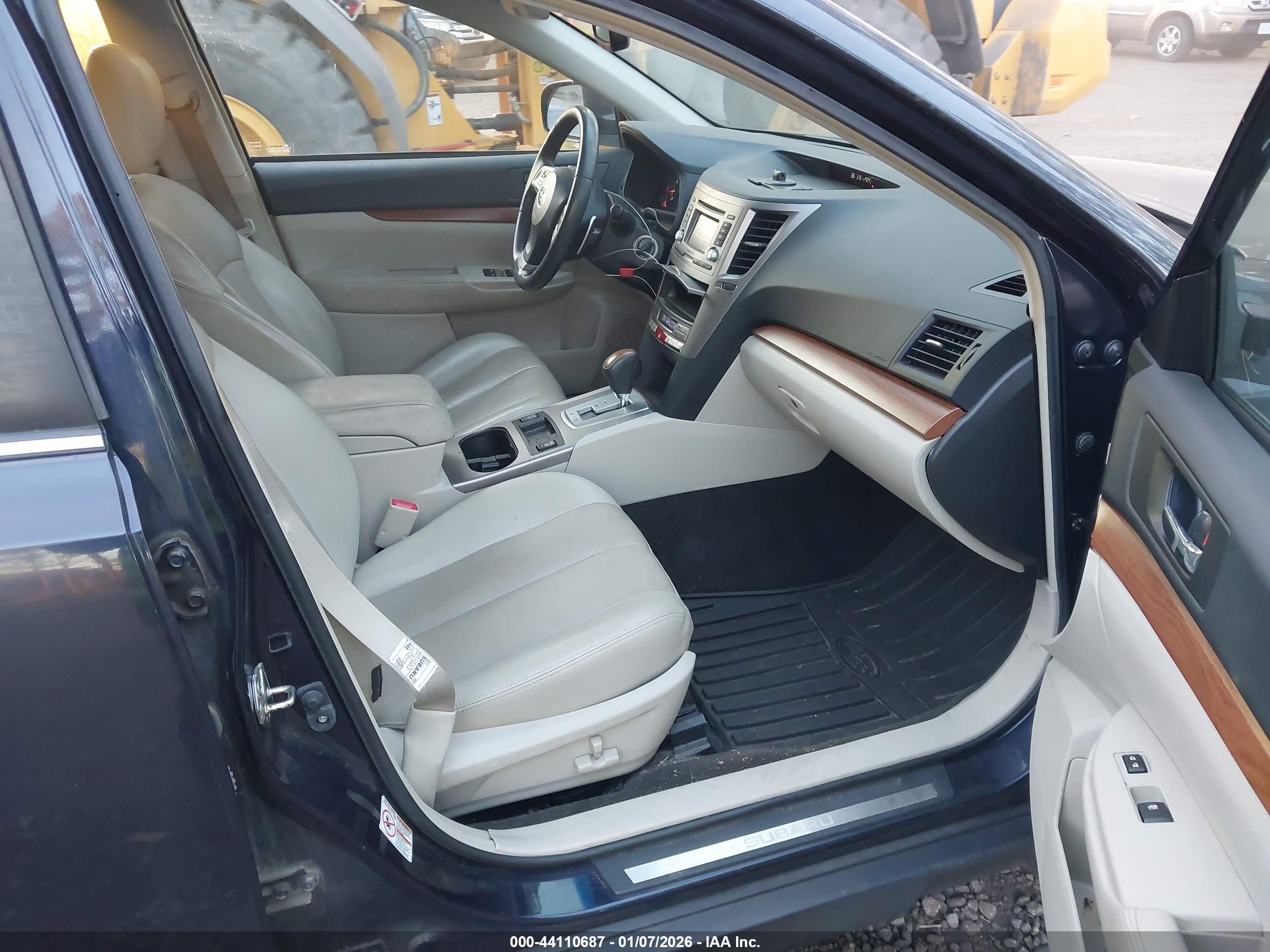 SUBARU OUTBACK image 5