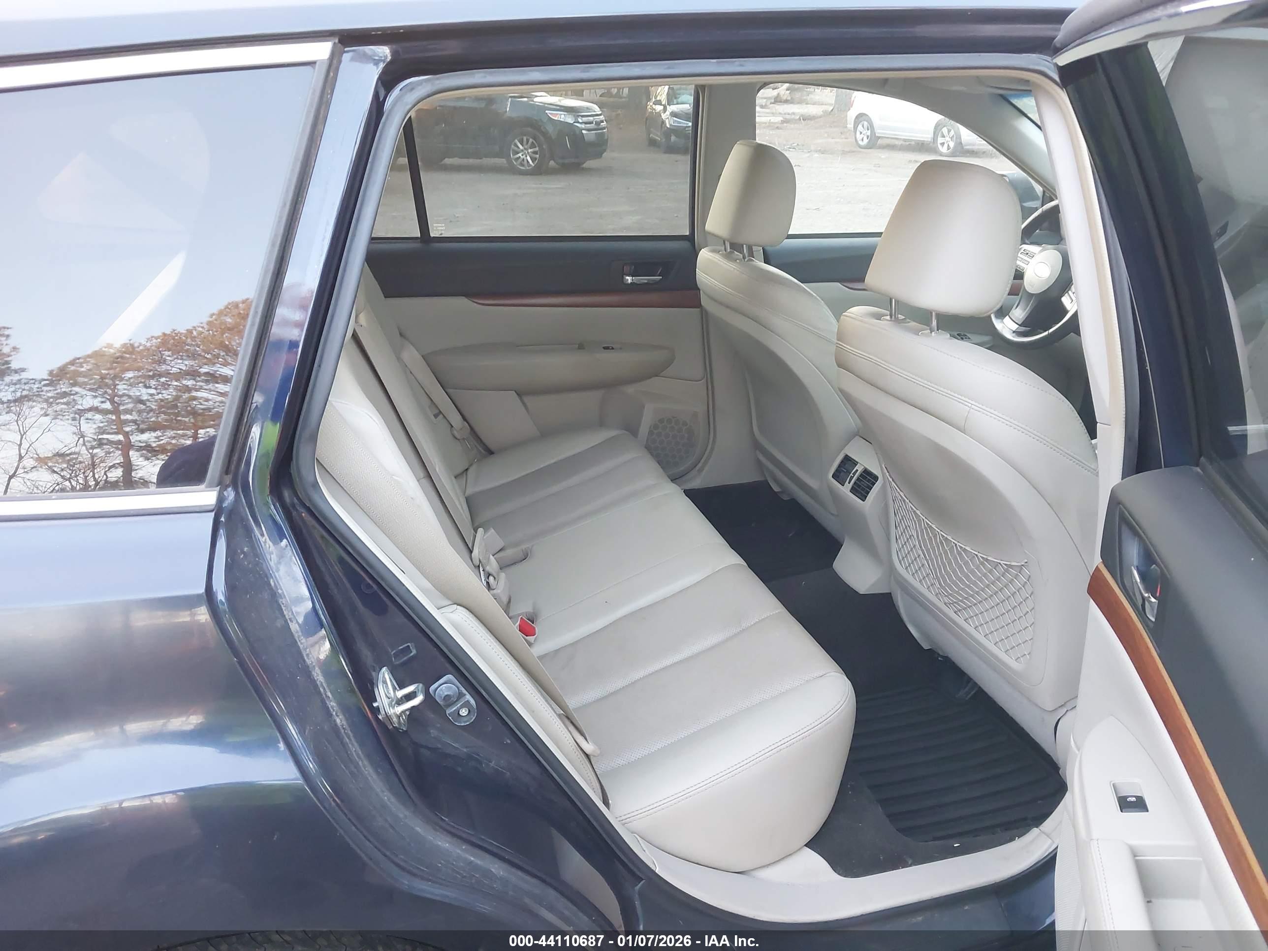 SUBARU OUTBACK image 8