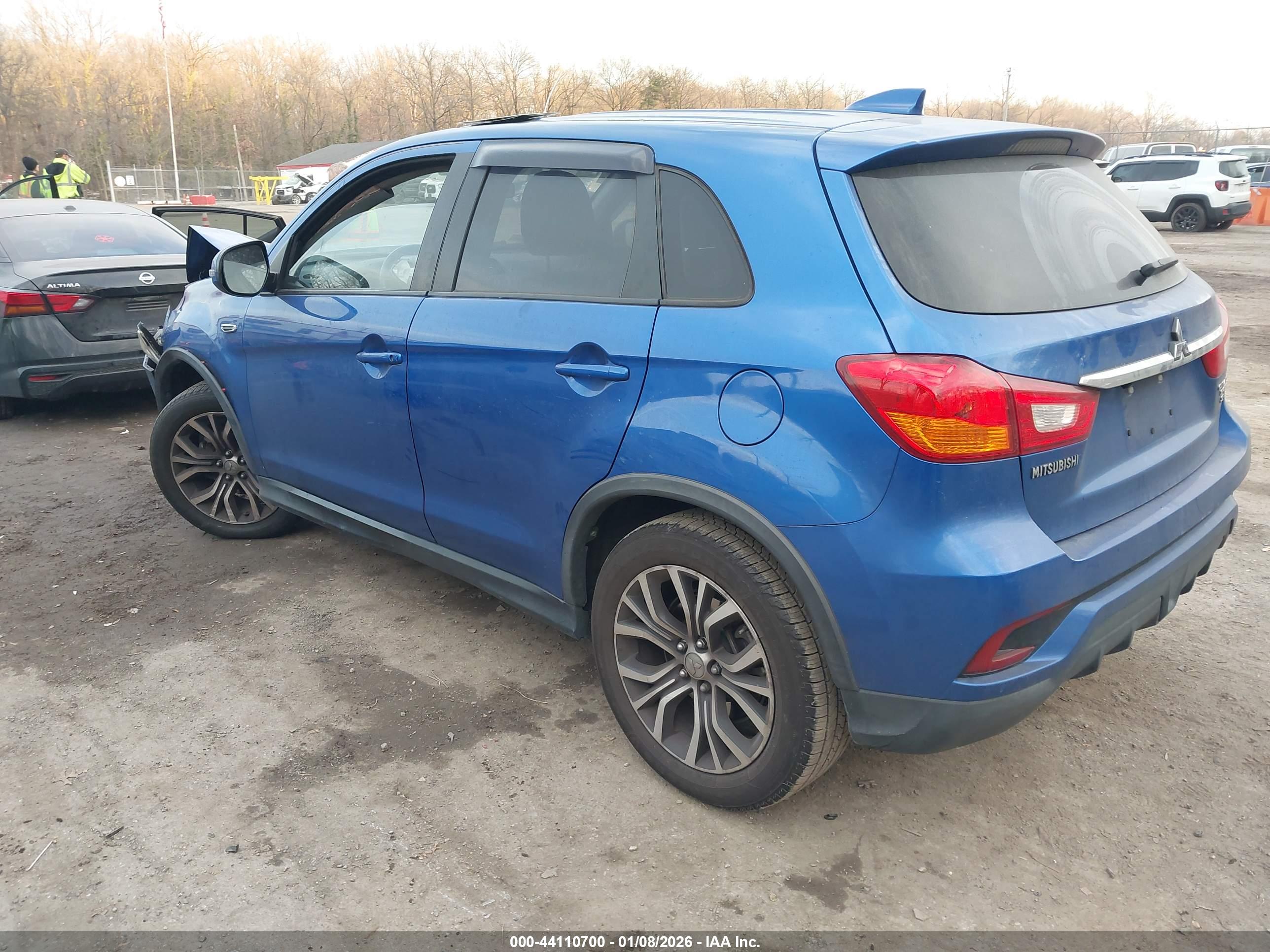 MITSUBISHI OUTLANDER image 3