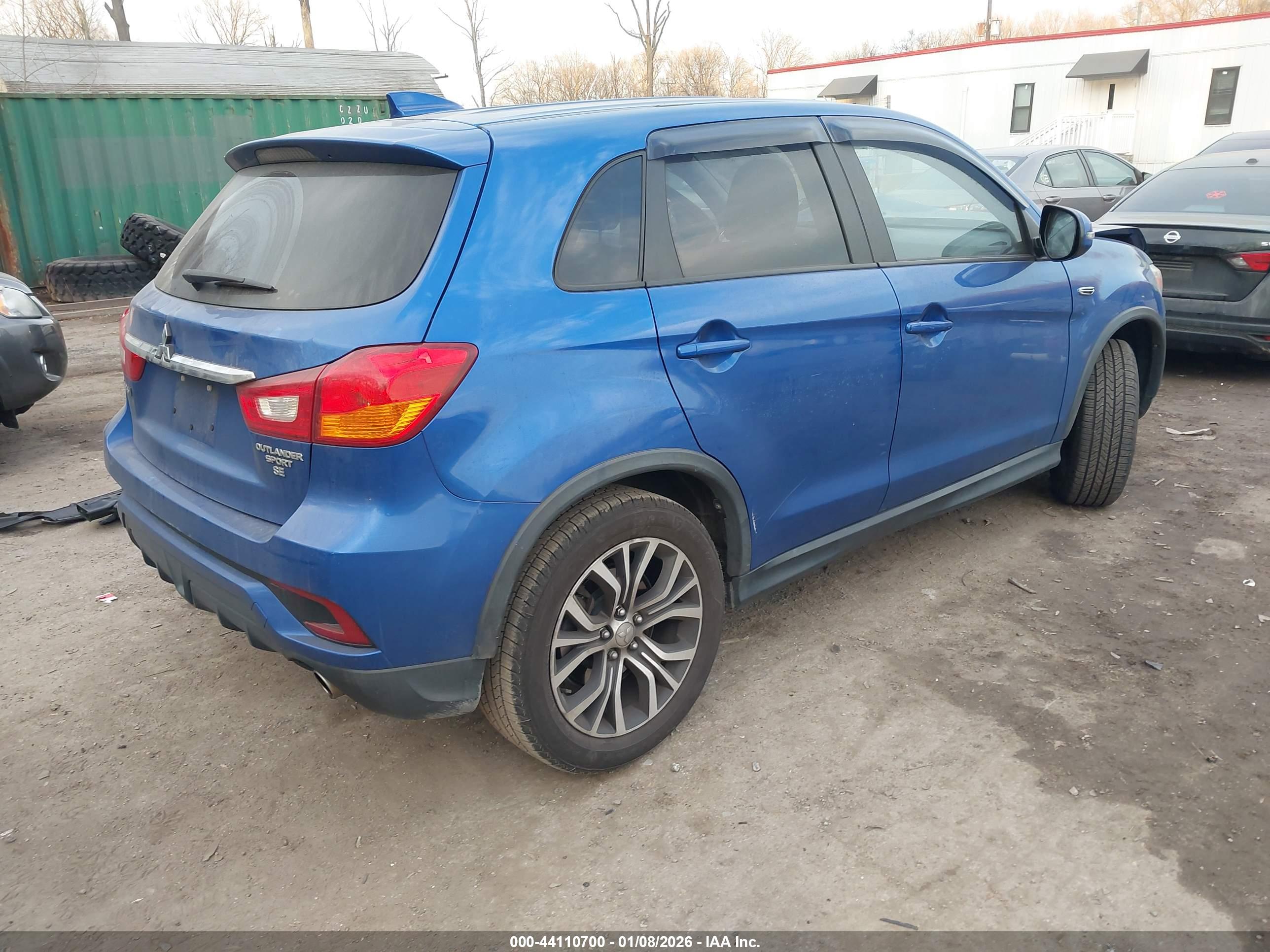 MITSUBISHI OUTLANDER image 4