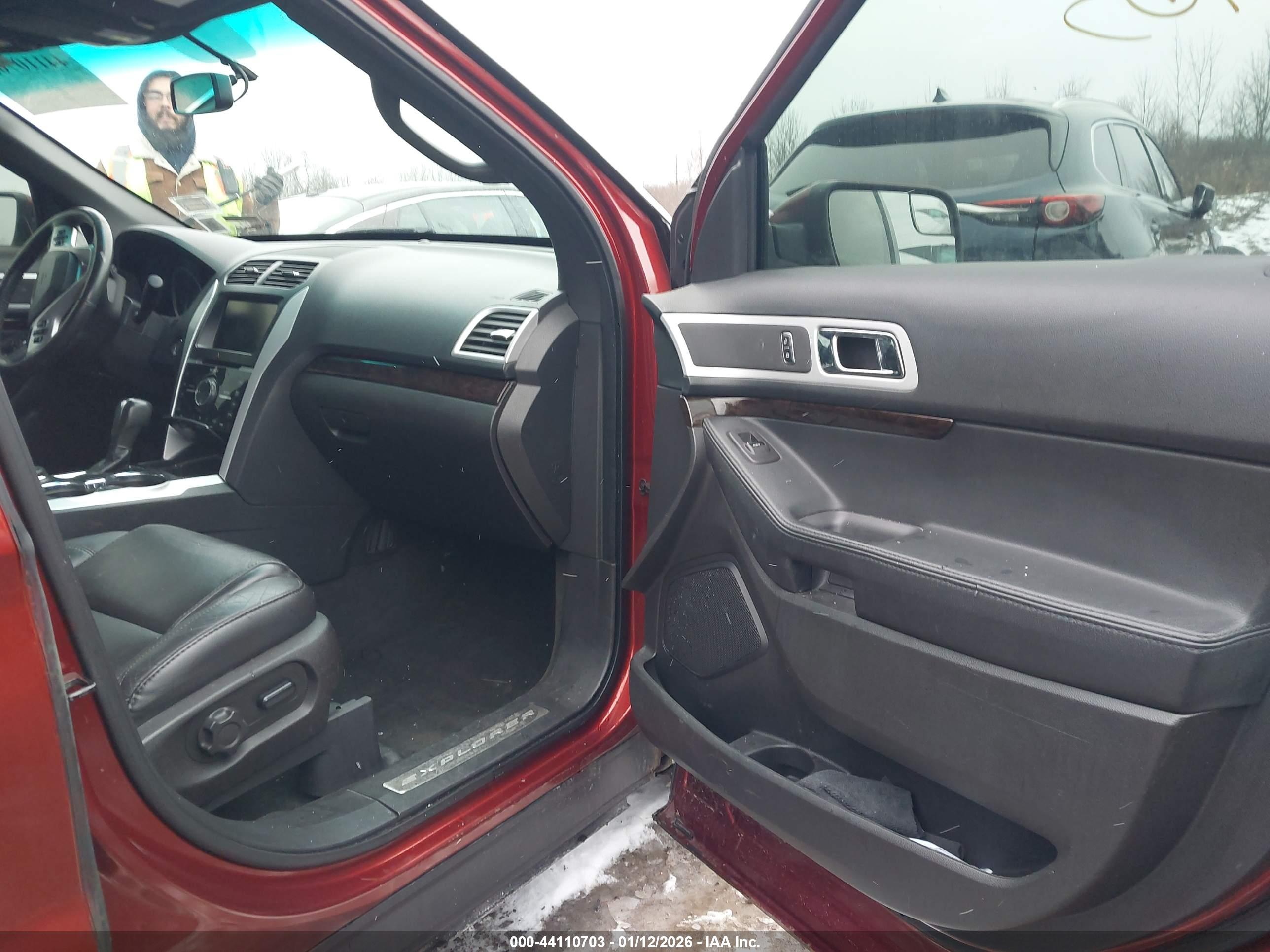 FORD EXPLORER image 5