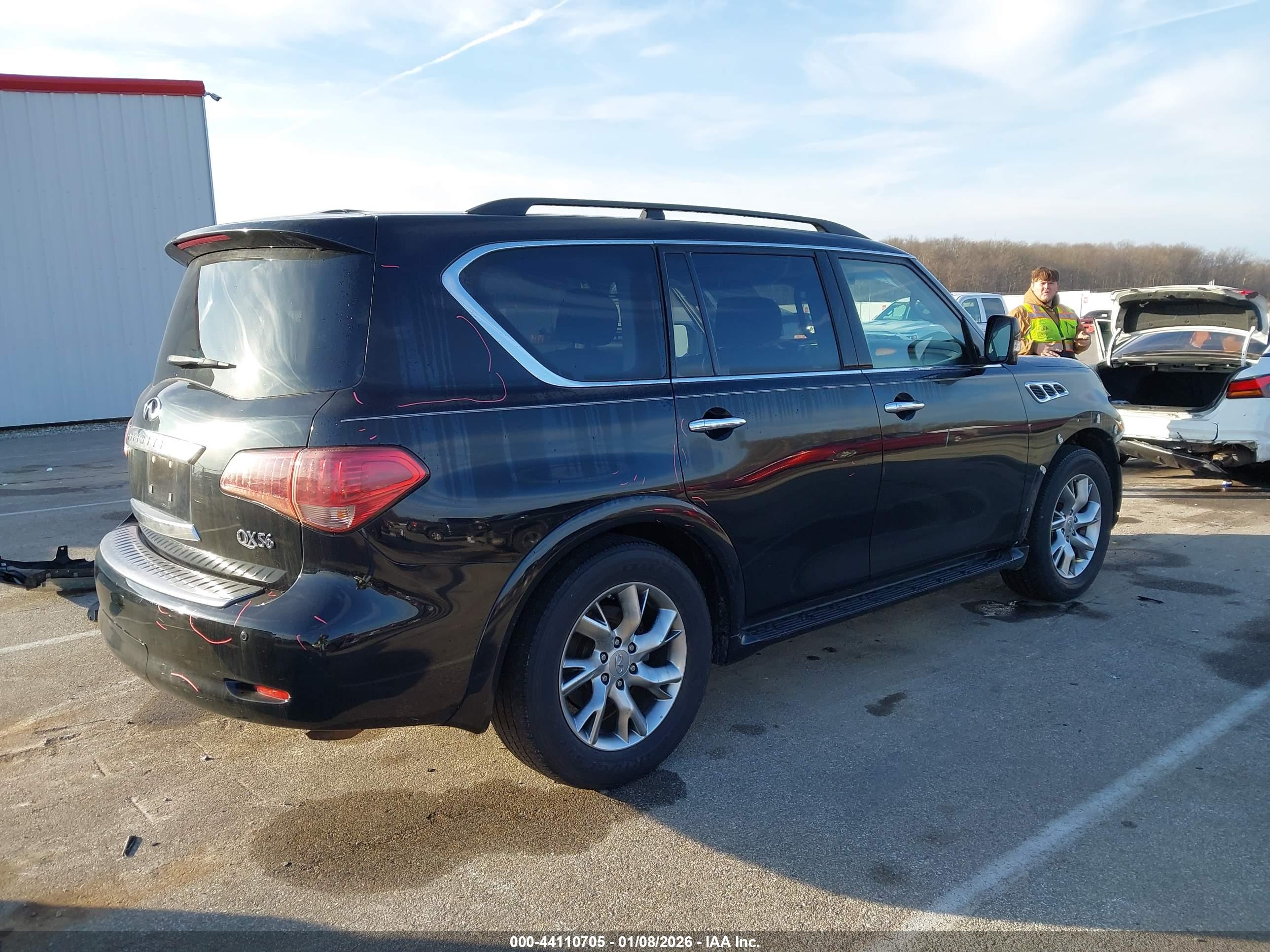 INFINITI QX56 image 4