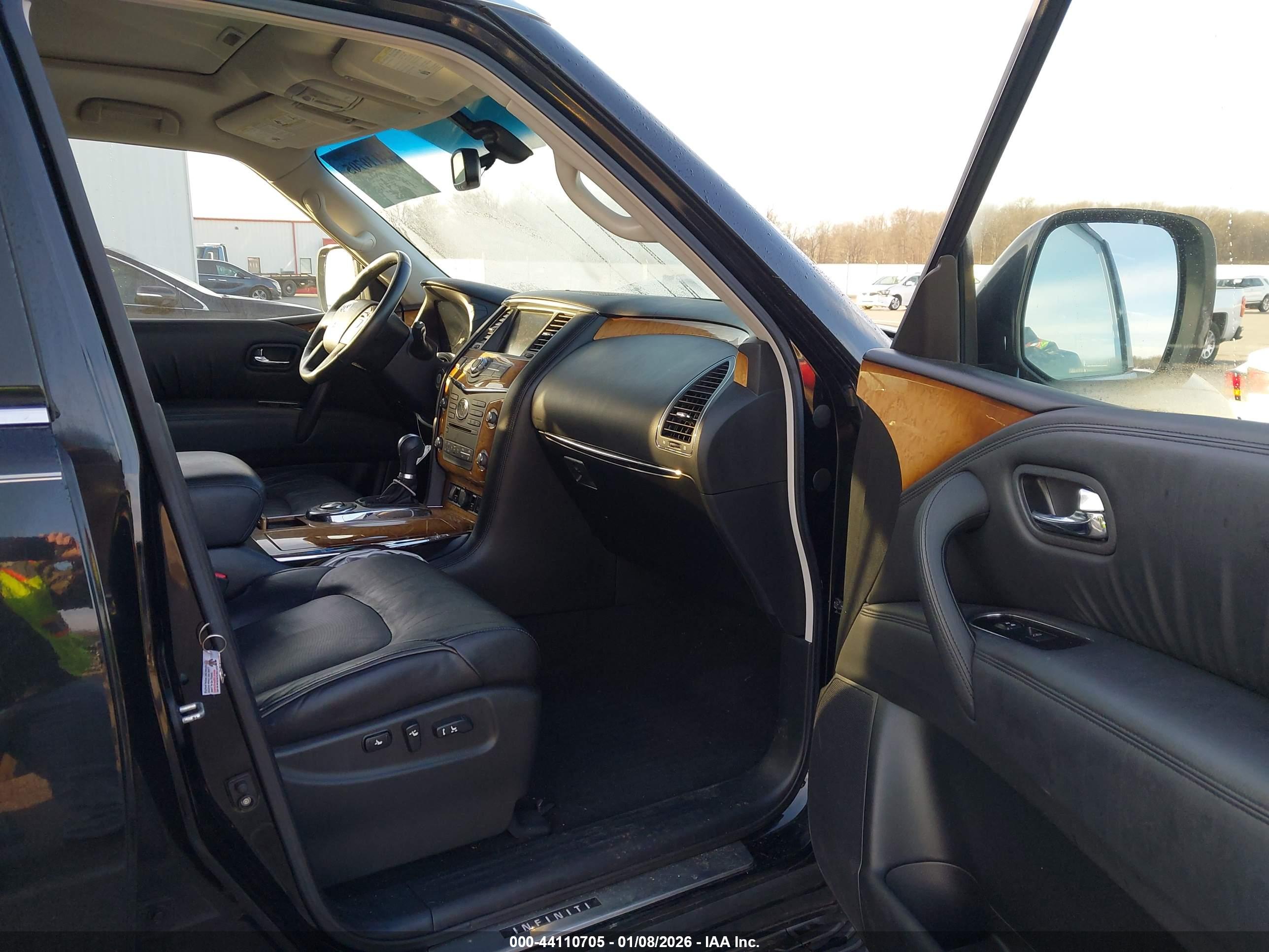 INFINITI QX56 image 5