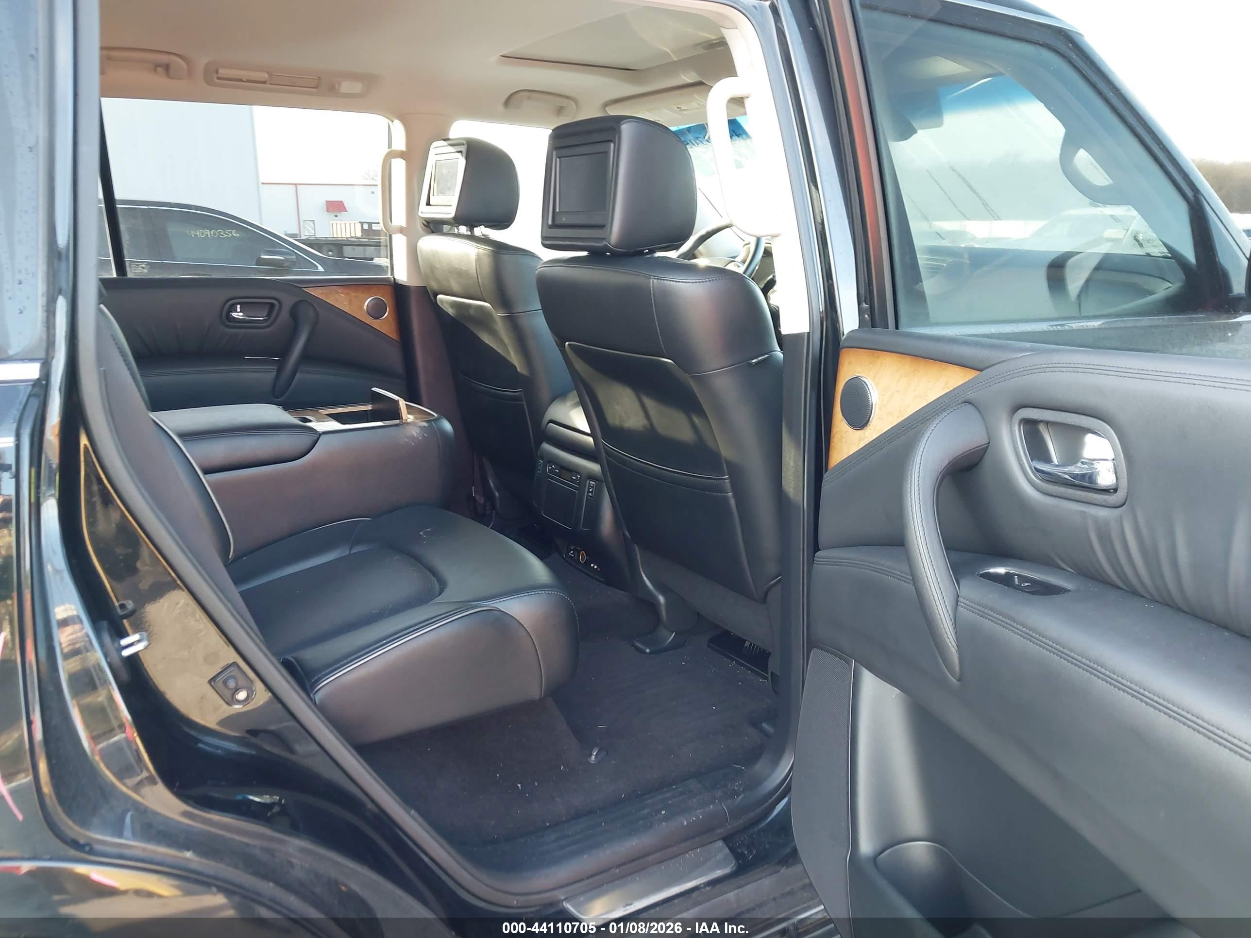 INFINITI QX56 image 8