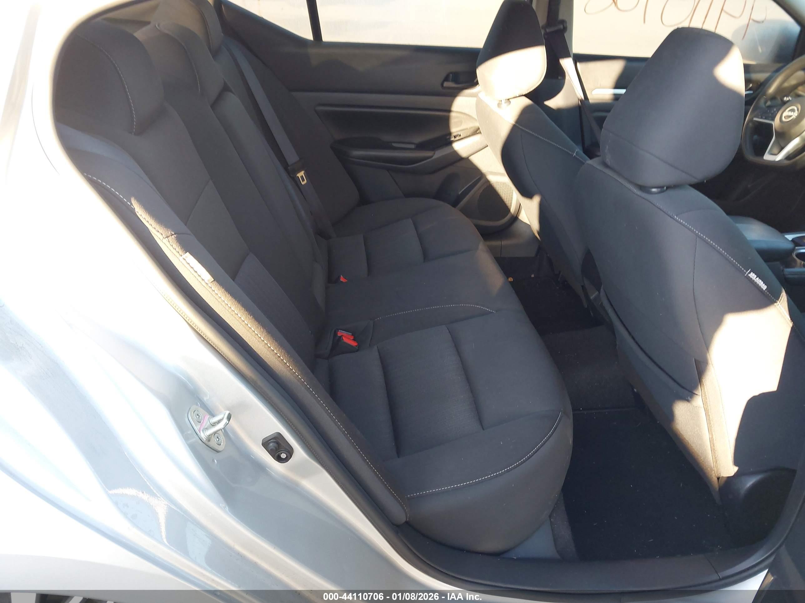 NISSAN ALTIMA image 8