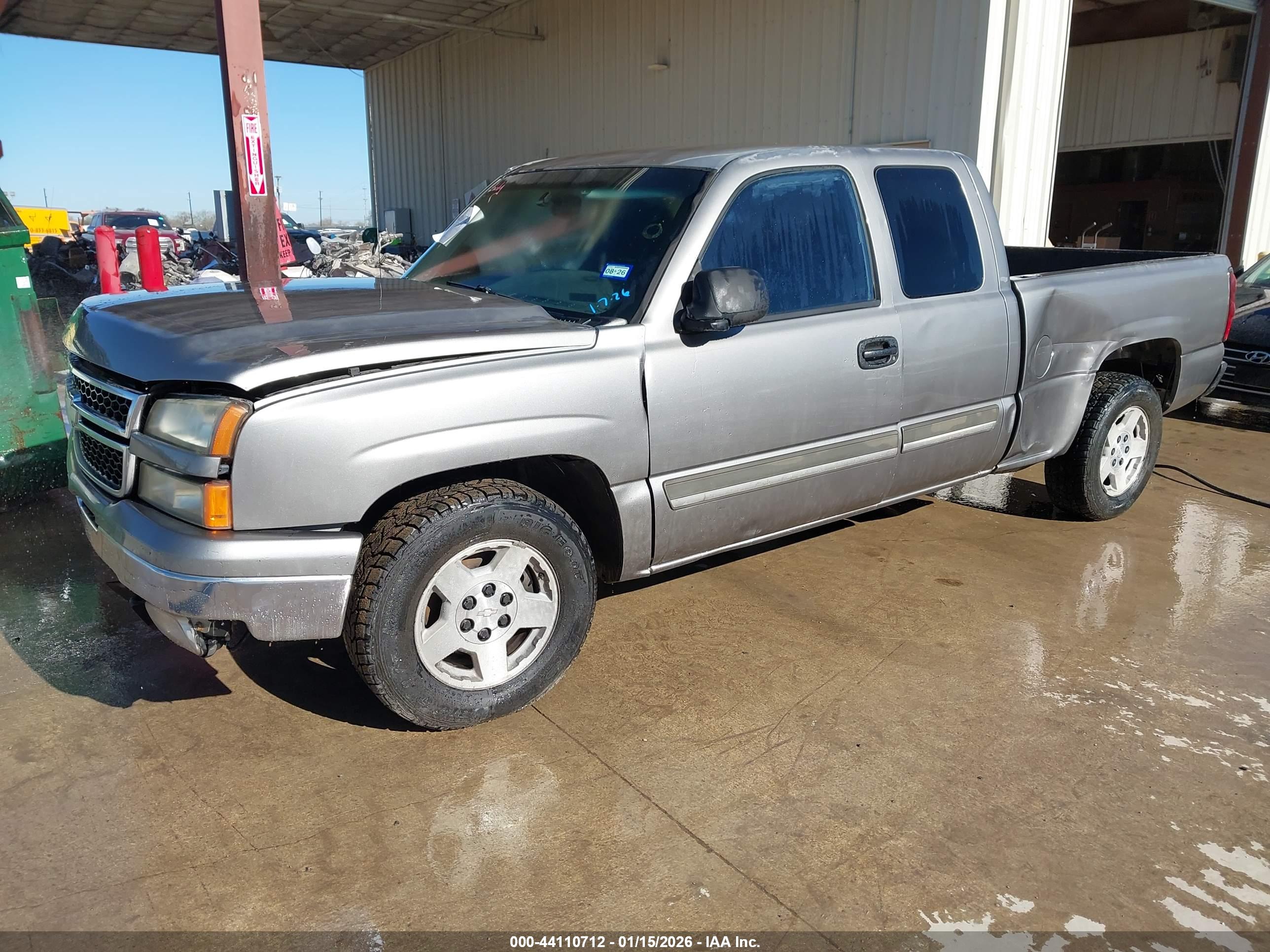 CHEVROLET SILVERADO image 2
