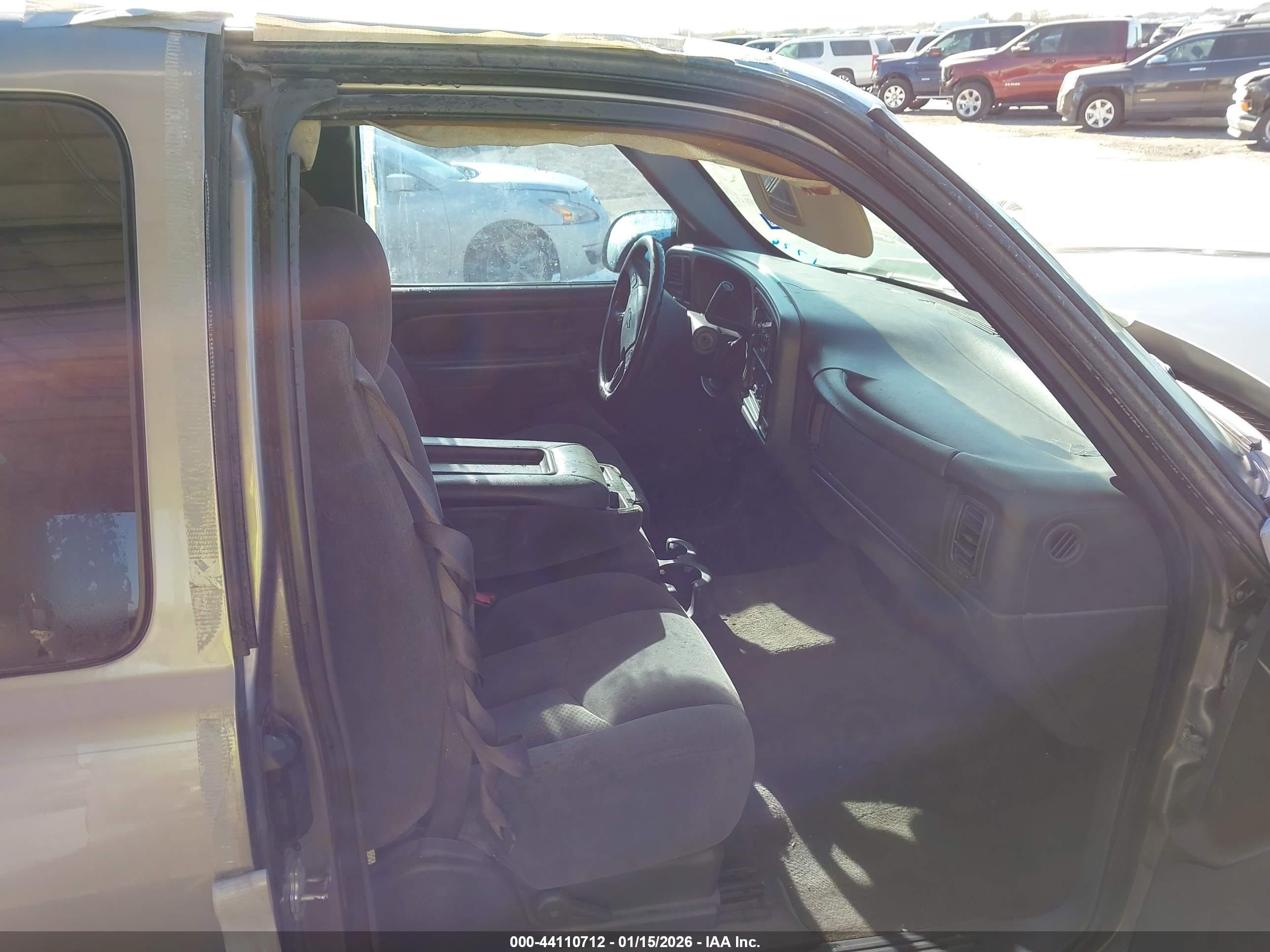 CHEVROLET SILVERADO image 5